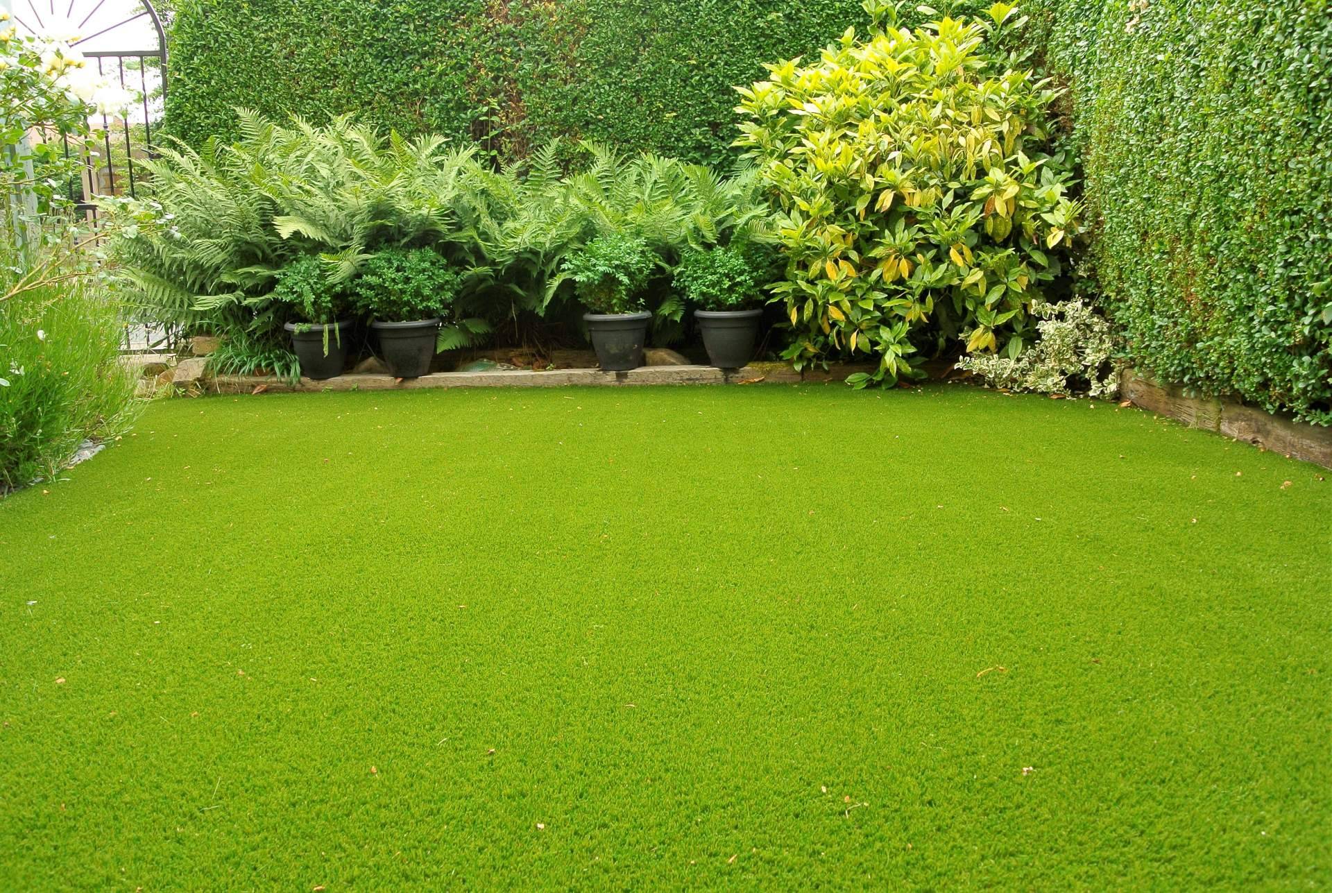 Césped artificial para decorar jardines y terrazas, de la mano de JardínVertical.es