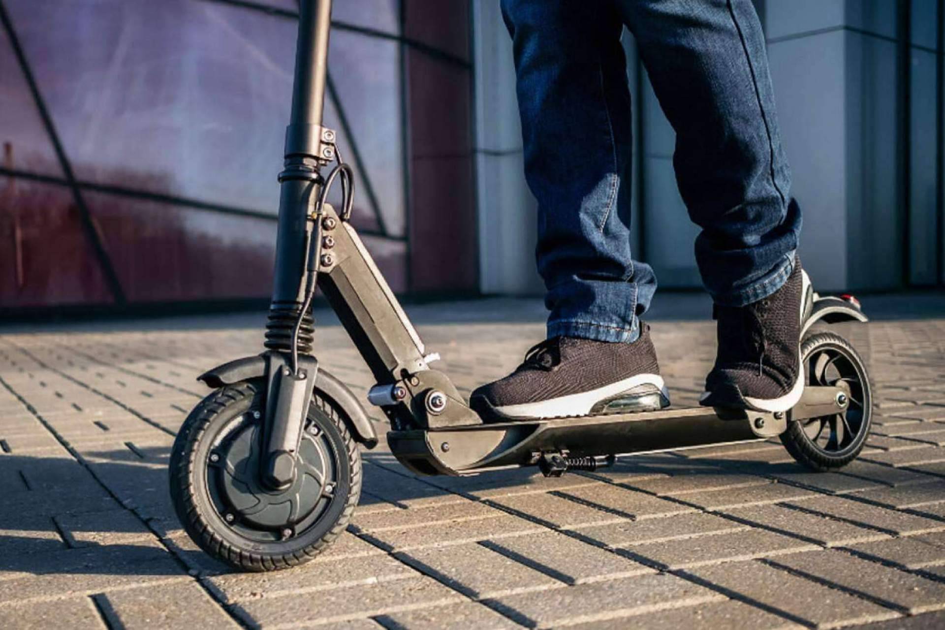 Opirata ofrece patinetes eléctricos y todos los complementos necesarios