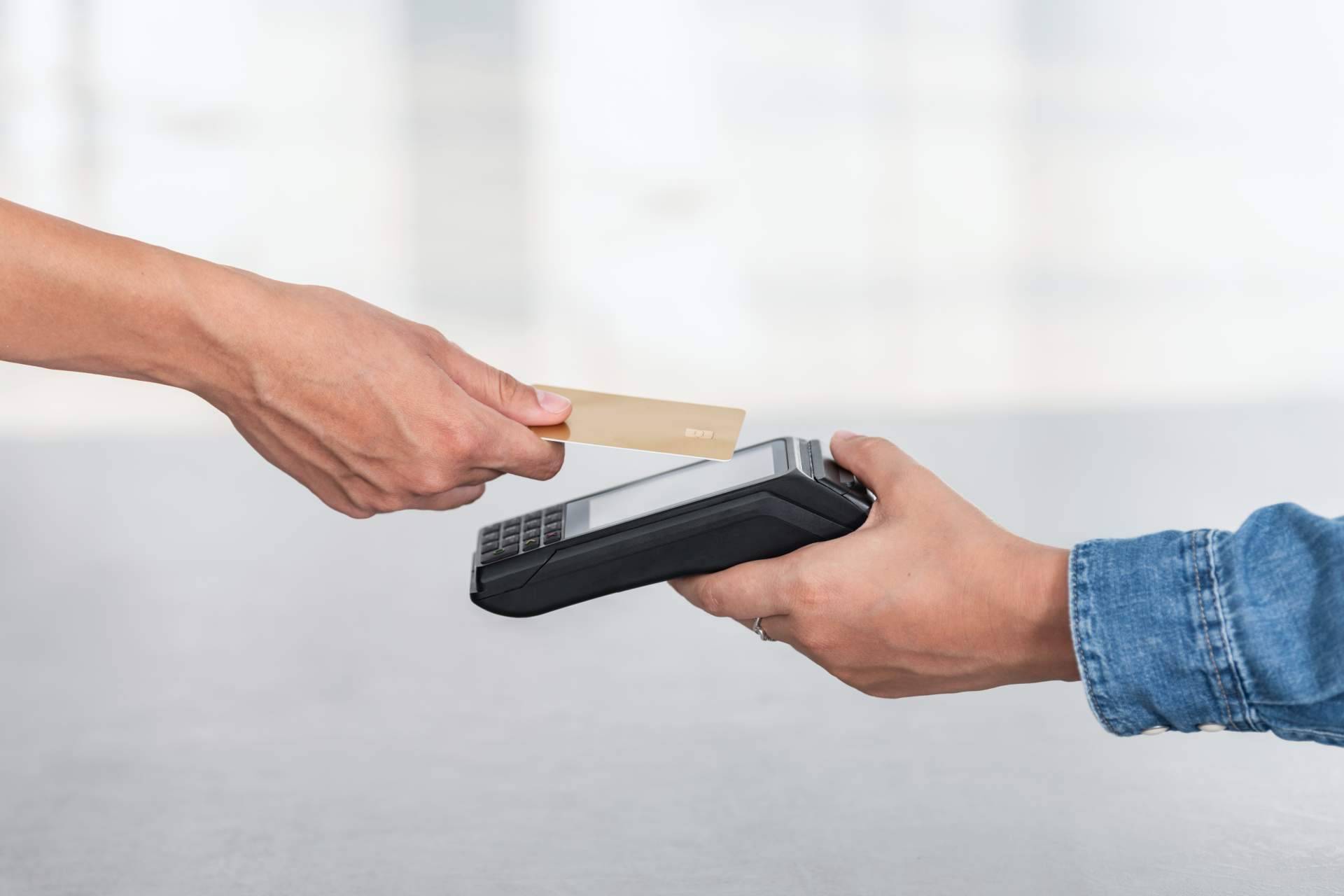 Deudas de tarjetas que nunca acaban, por Asesority