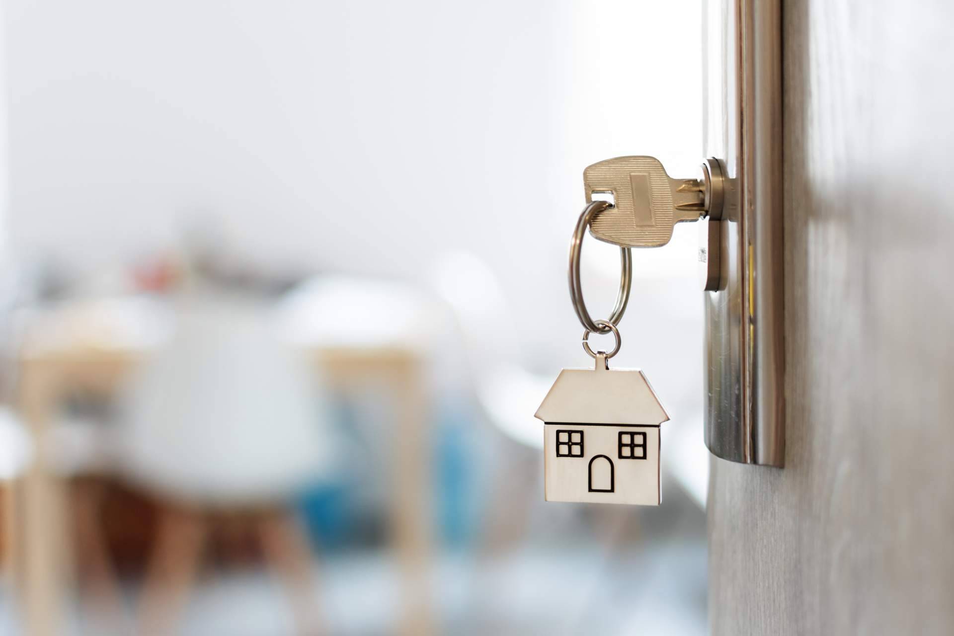 La primera impresión de una vivienda marca la diferencia, por eso la inmobiliaria Cano & Pujol tiene los servicios de tratamiento fotográfico