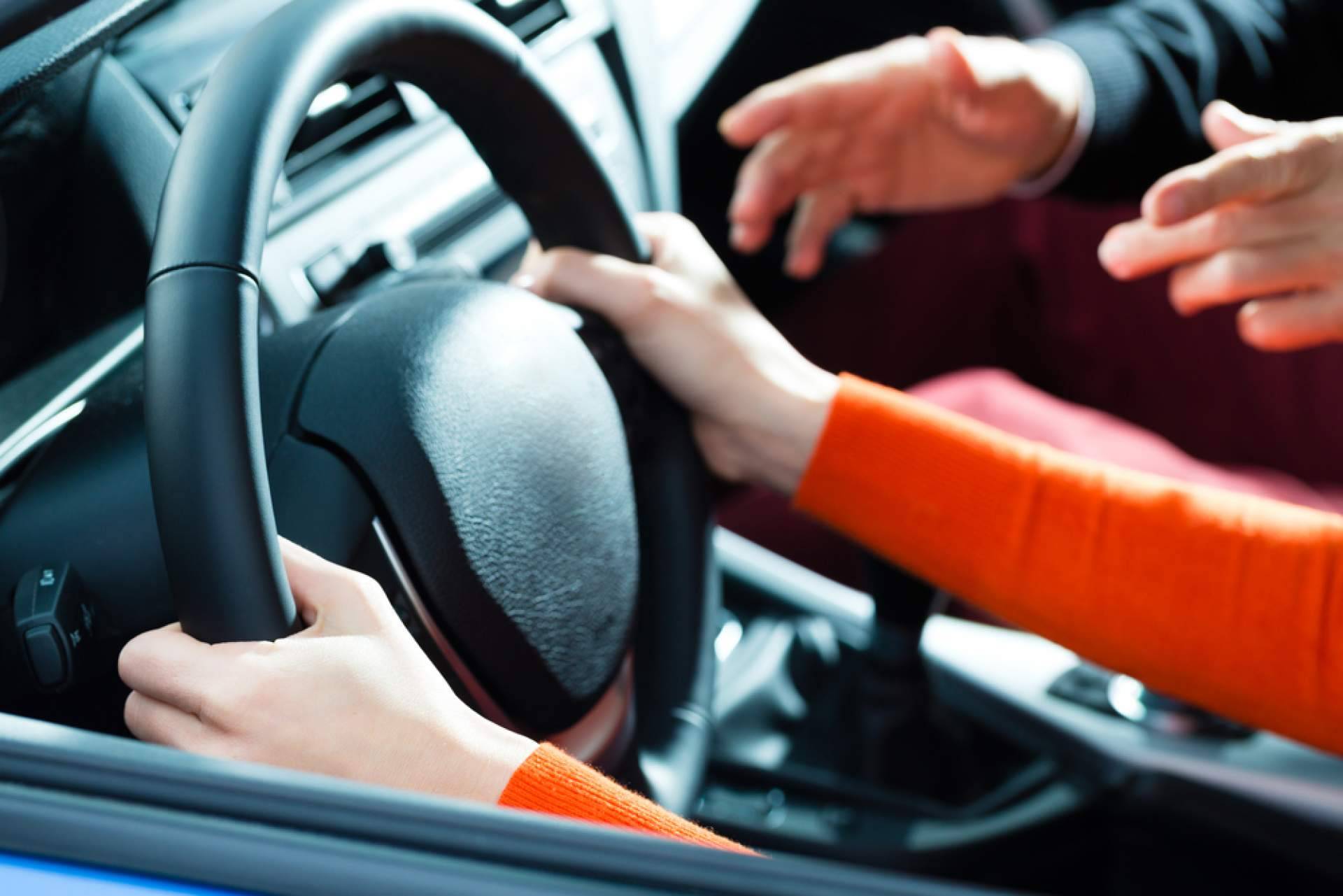¿Qué valorar antes de apuntarse a una autoescuela?, con Autoescuela Ogíjares Genil Formación