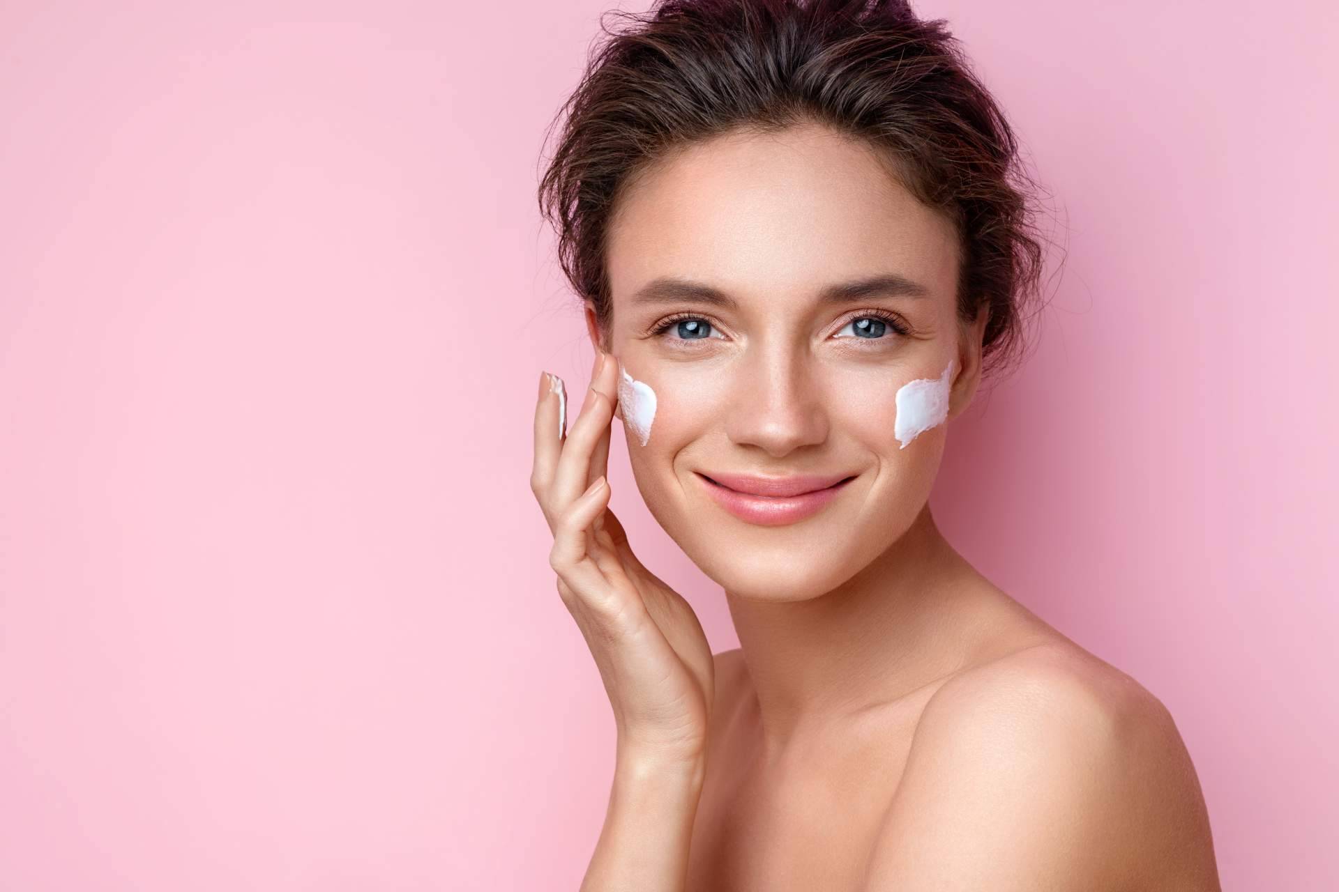Cómo usar y elegir una crema despigmentante facial