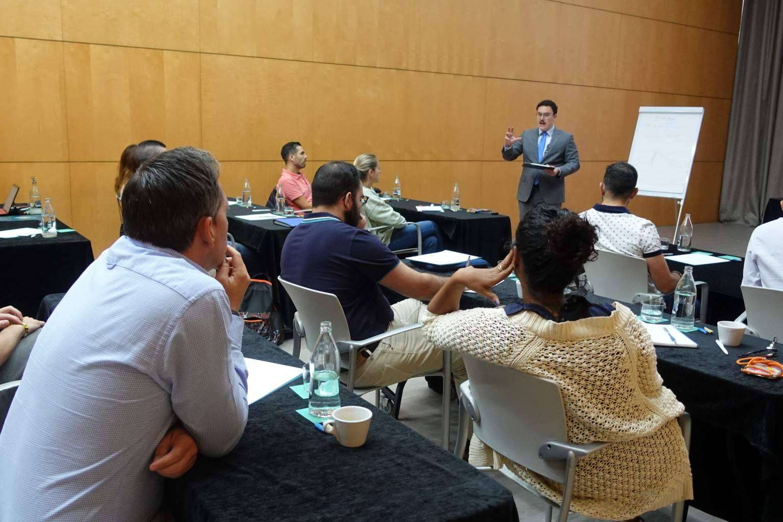 Aprender a hablar en público sin miedos y con seguridad, con la ayuda de Fernando Miralles