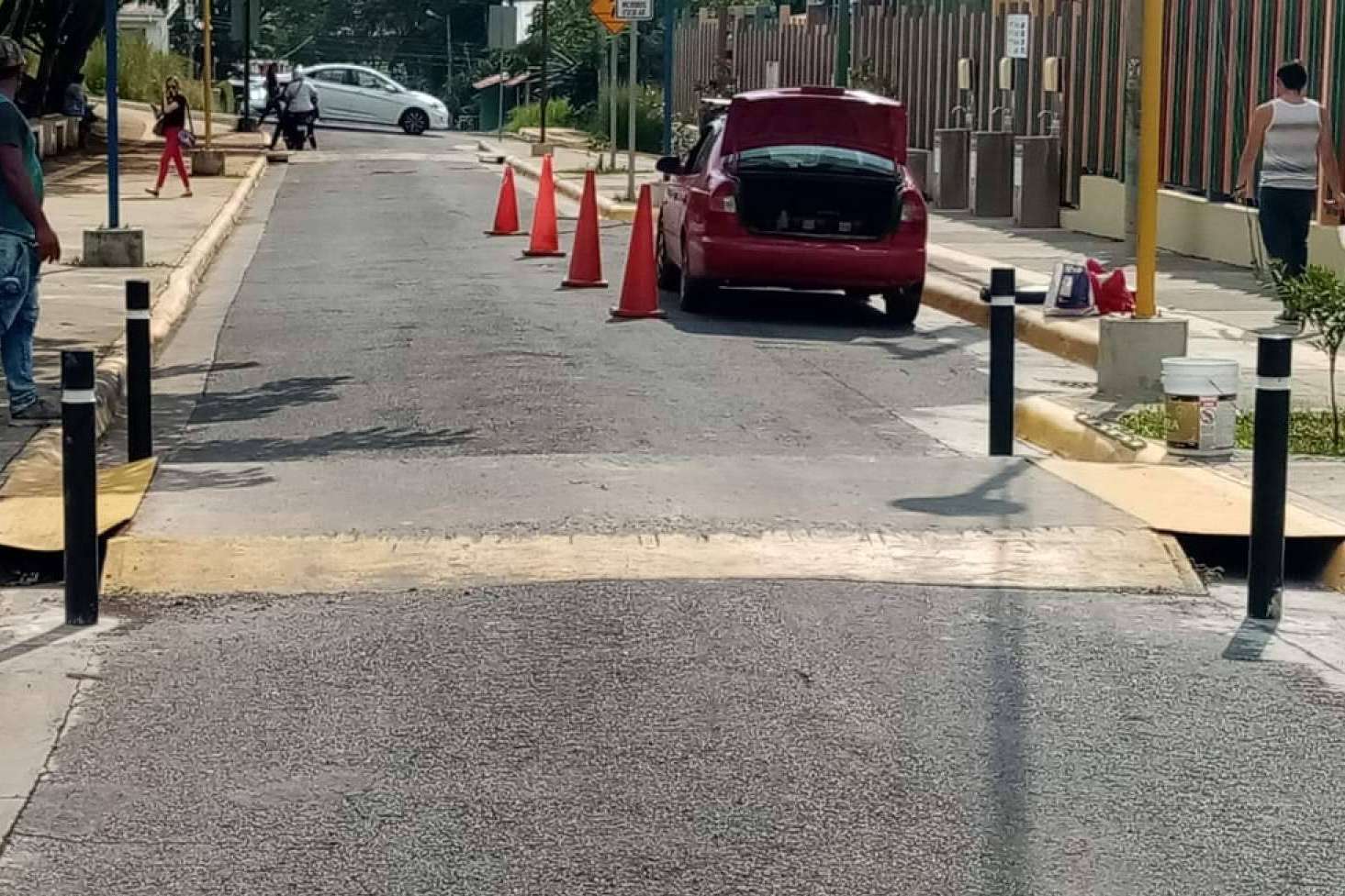 La compañía Abadecom finaliza otra instalación de pilonas rígidas de plástico reciclado en Costa Rica