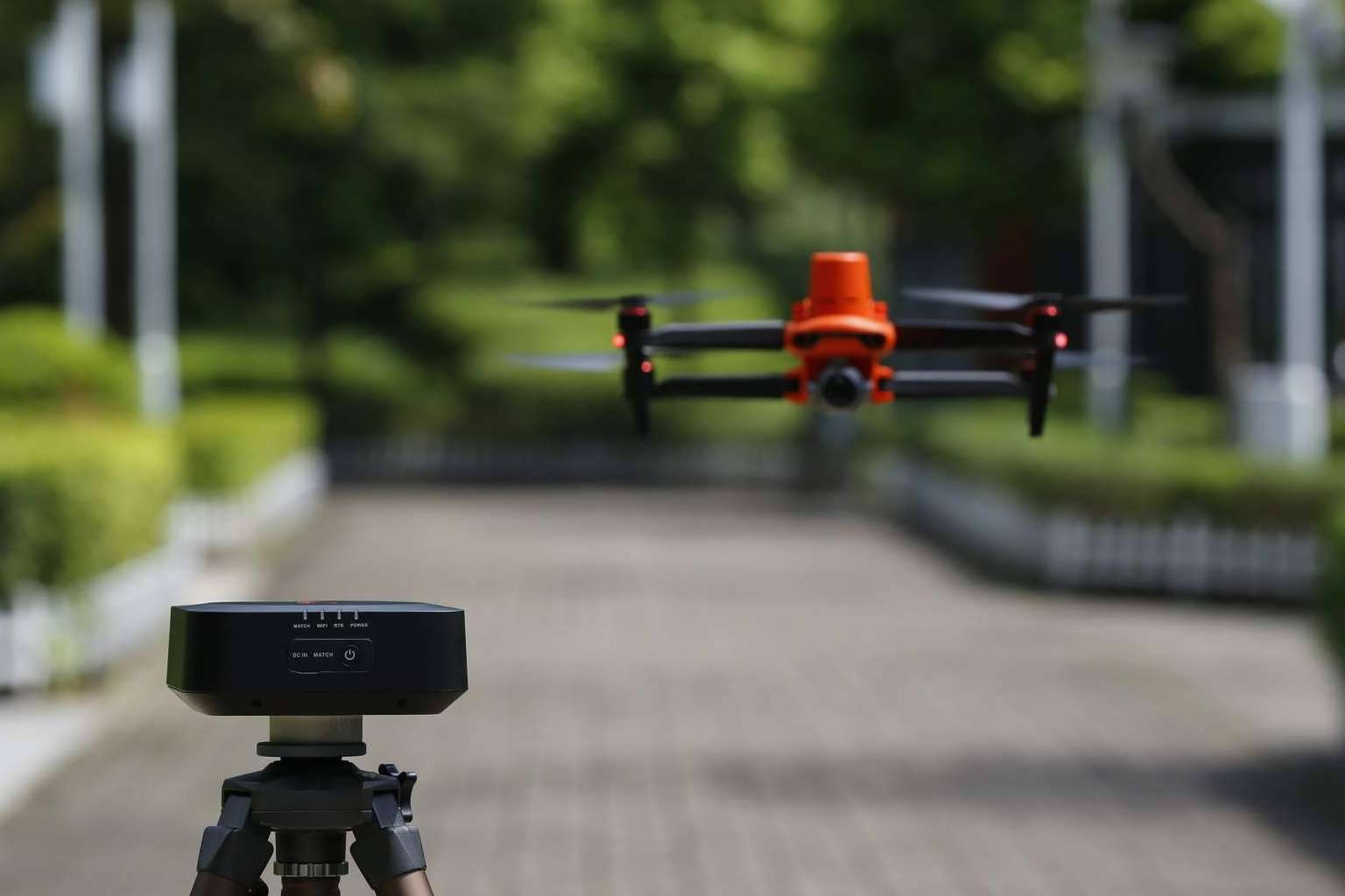 Drones que funcionan como equipo de apoyo en seguridad, emergencia y rescate