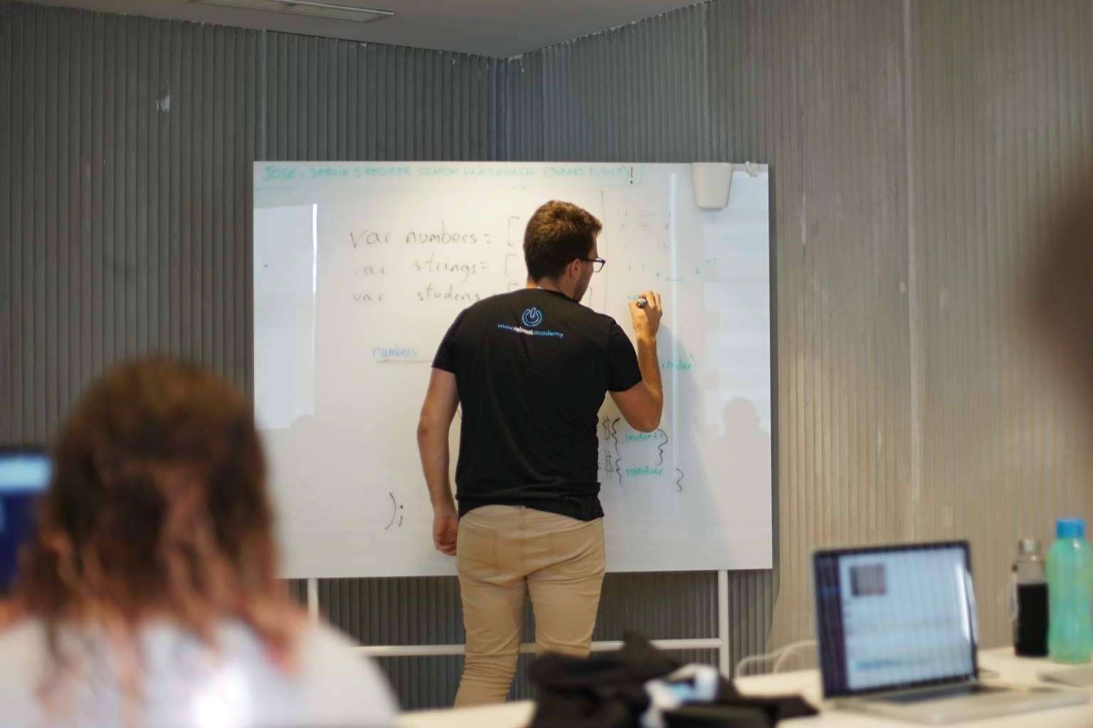 ¿Por qué es importante contar con expertos para digitalizar las pymes?, con Reboot Academy
