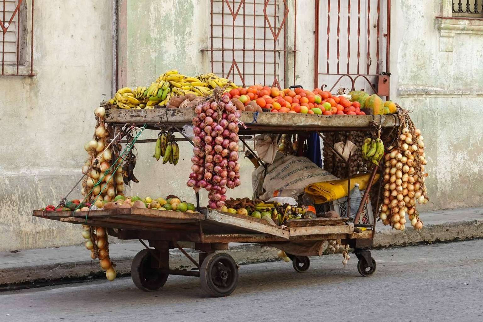 Compra online de comida y productos esenciales para la familia en Cuba, envíos internacionales con La Jabalina