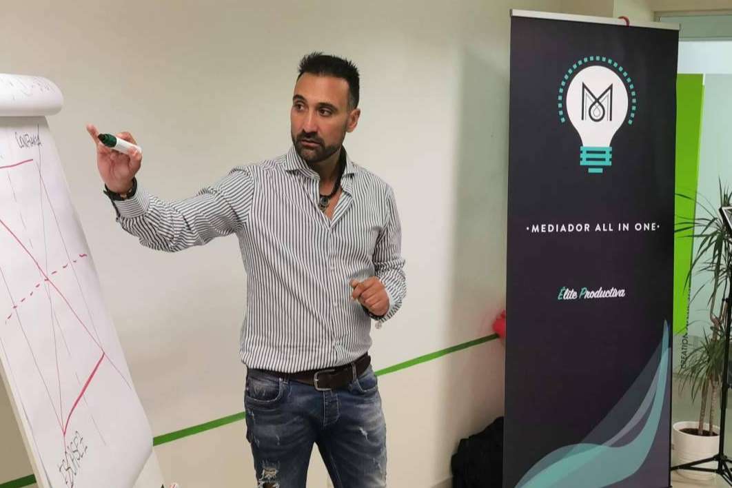 Ganar autoridad y reconocimiento con la formación en seguros de Rafael Bonilla