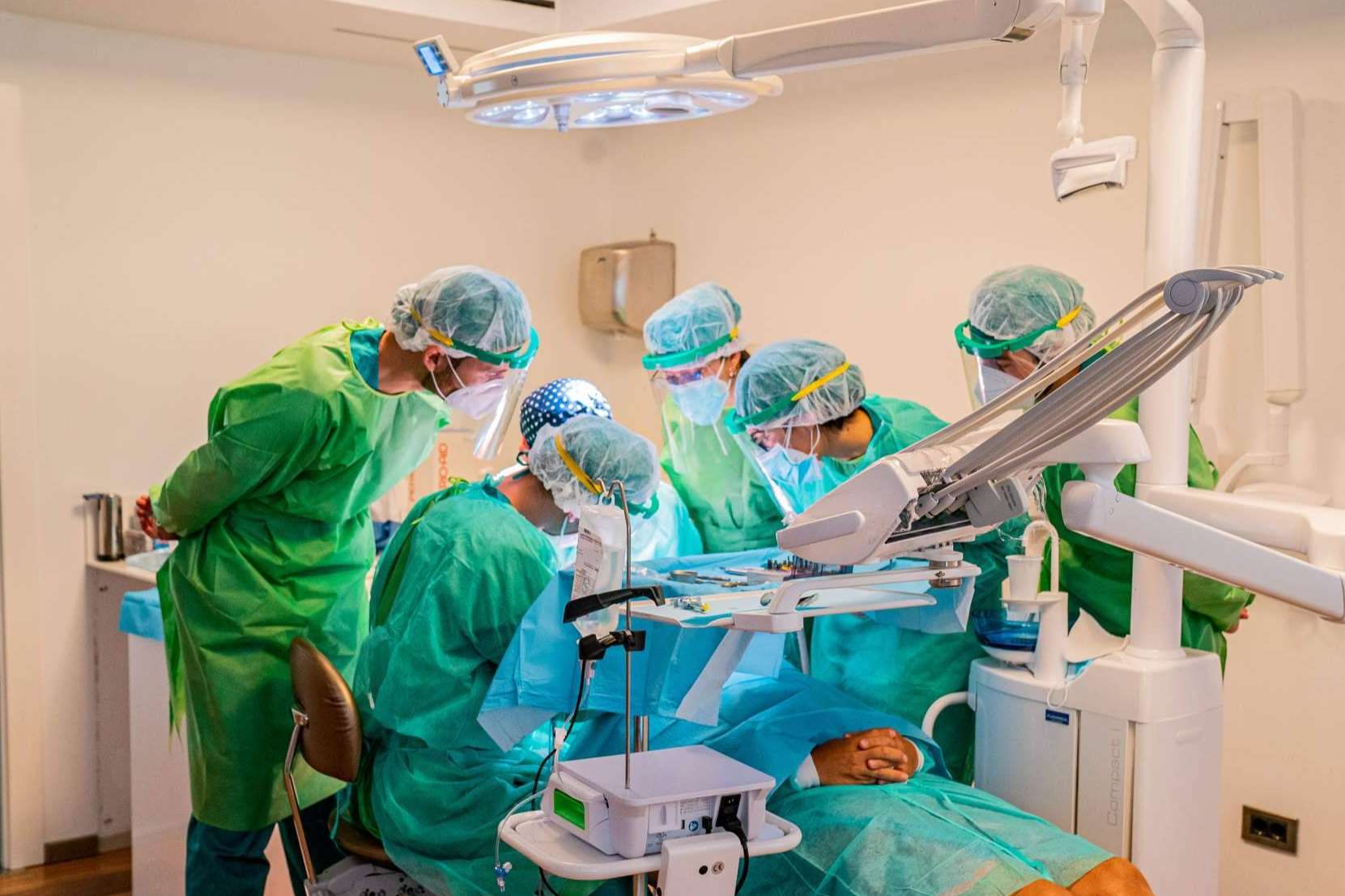 Cursar un máster en Cirugía Bucal