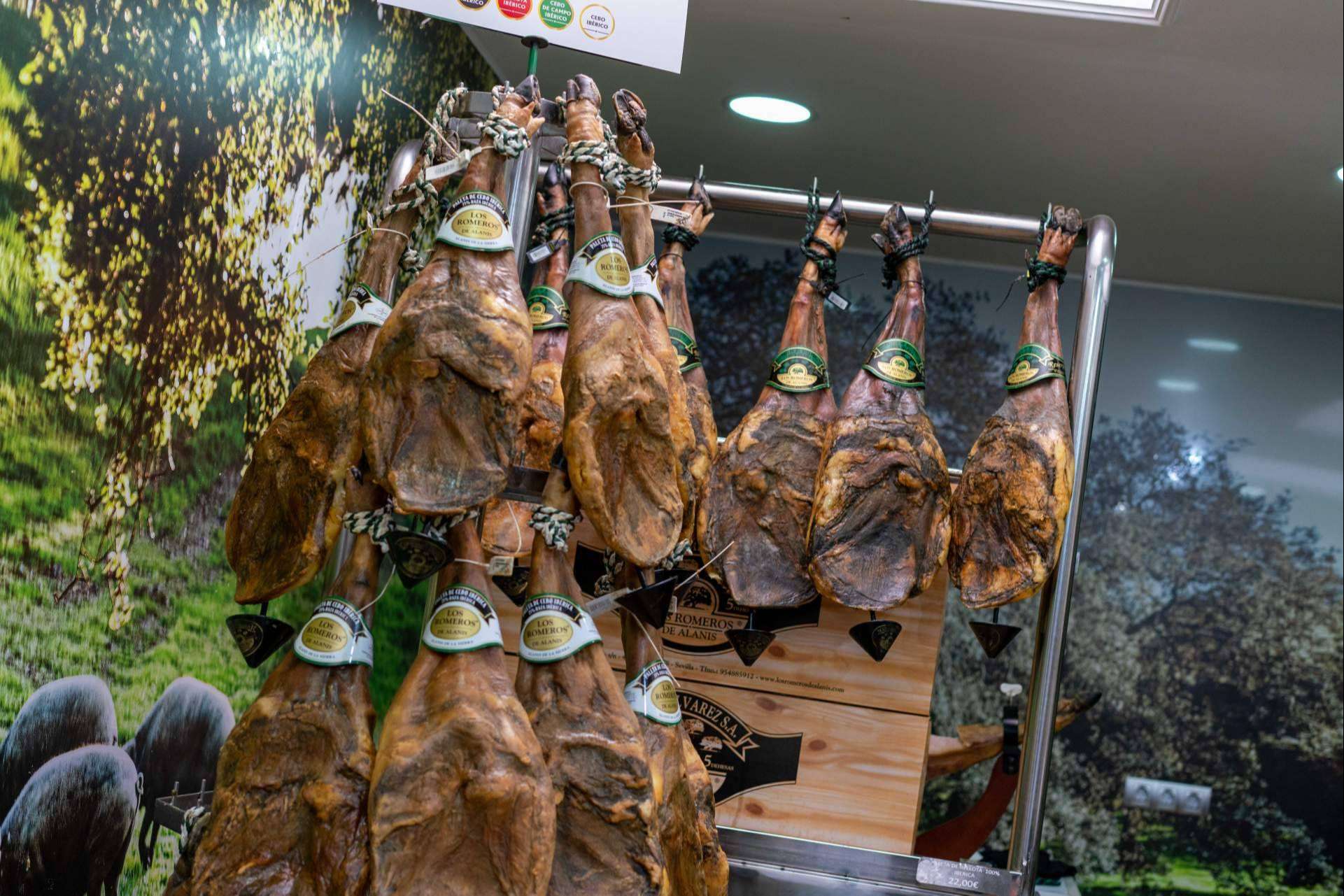 El jamón ibérico y paleta de bellota de la tienda Los Romeros de Alanís