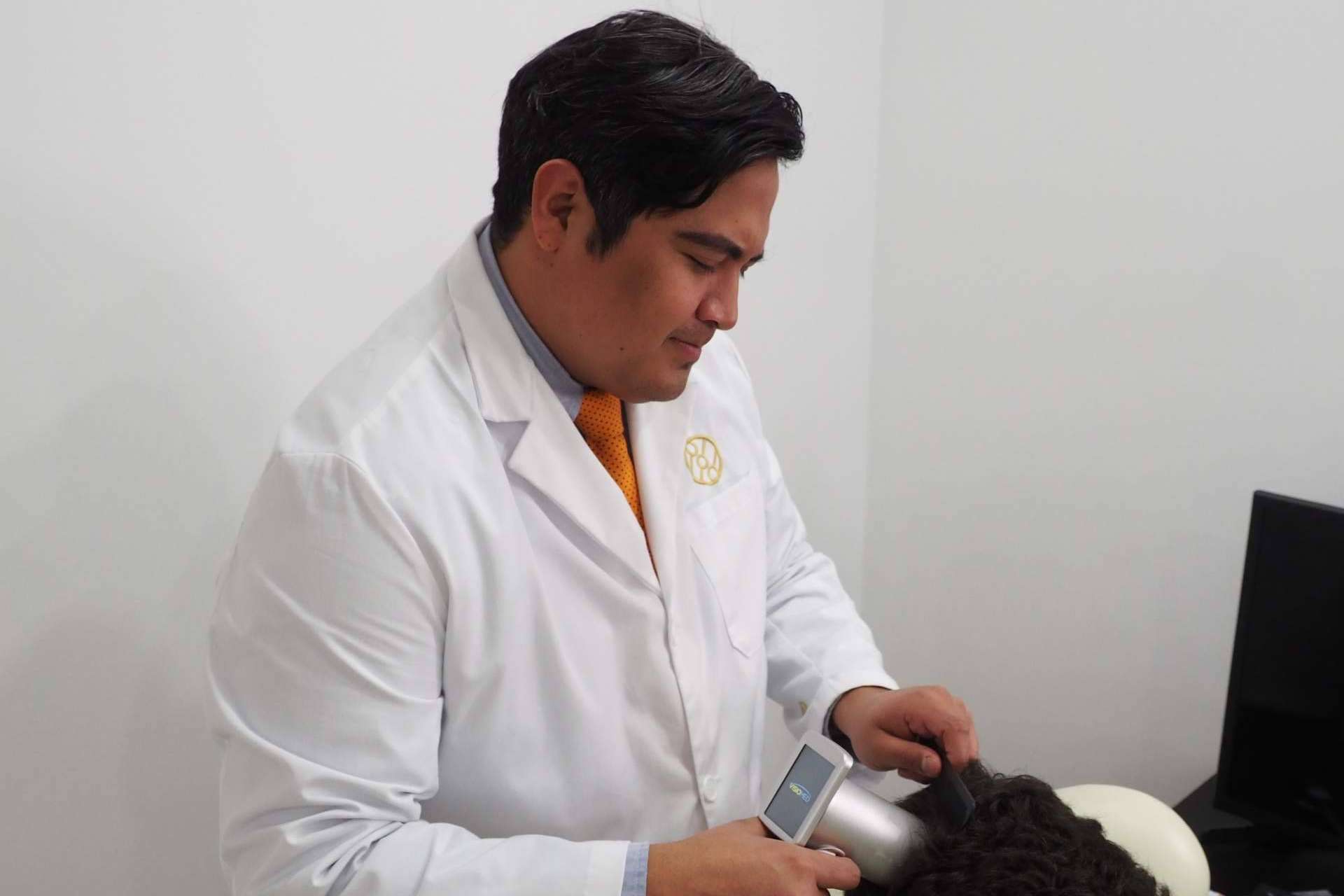 Quién es el doctor Espinosa Custodio y cuáles son los beneficios de la técnica FUE-DHI
