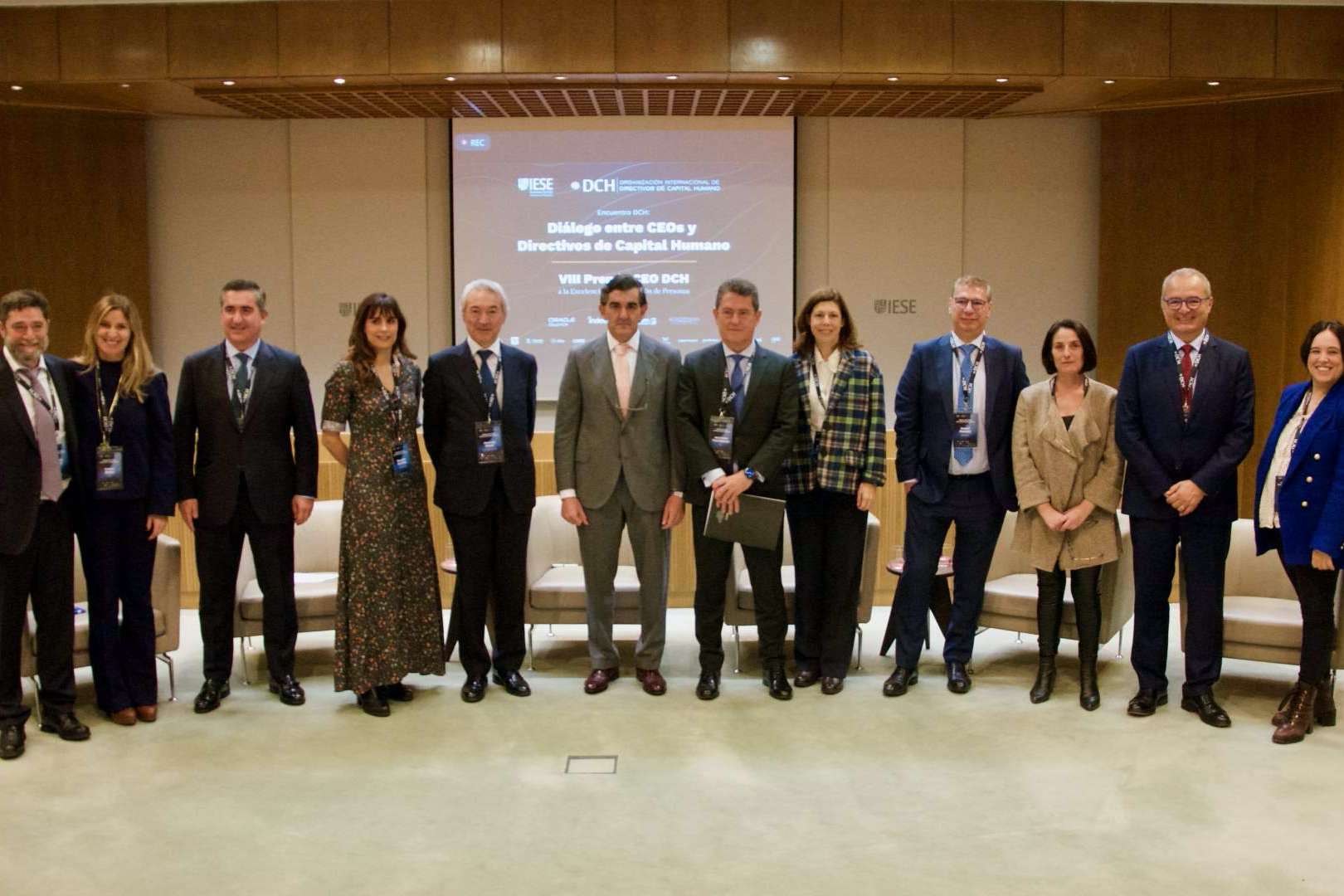 El Diálogo entre CEOs y Directivos de Capital Humano organizado por DCH e IESE cumple su octava edición y premia al Dr. Juan Abarca, Presidente de HM Hospitales