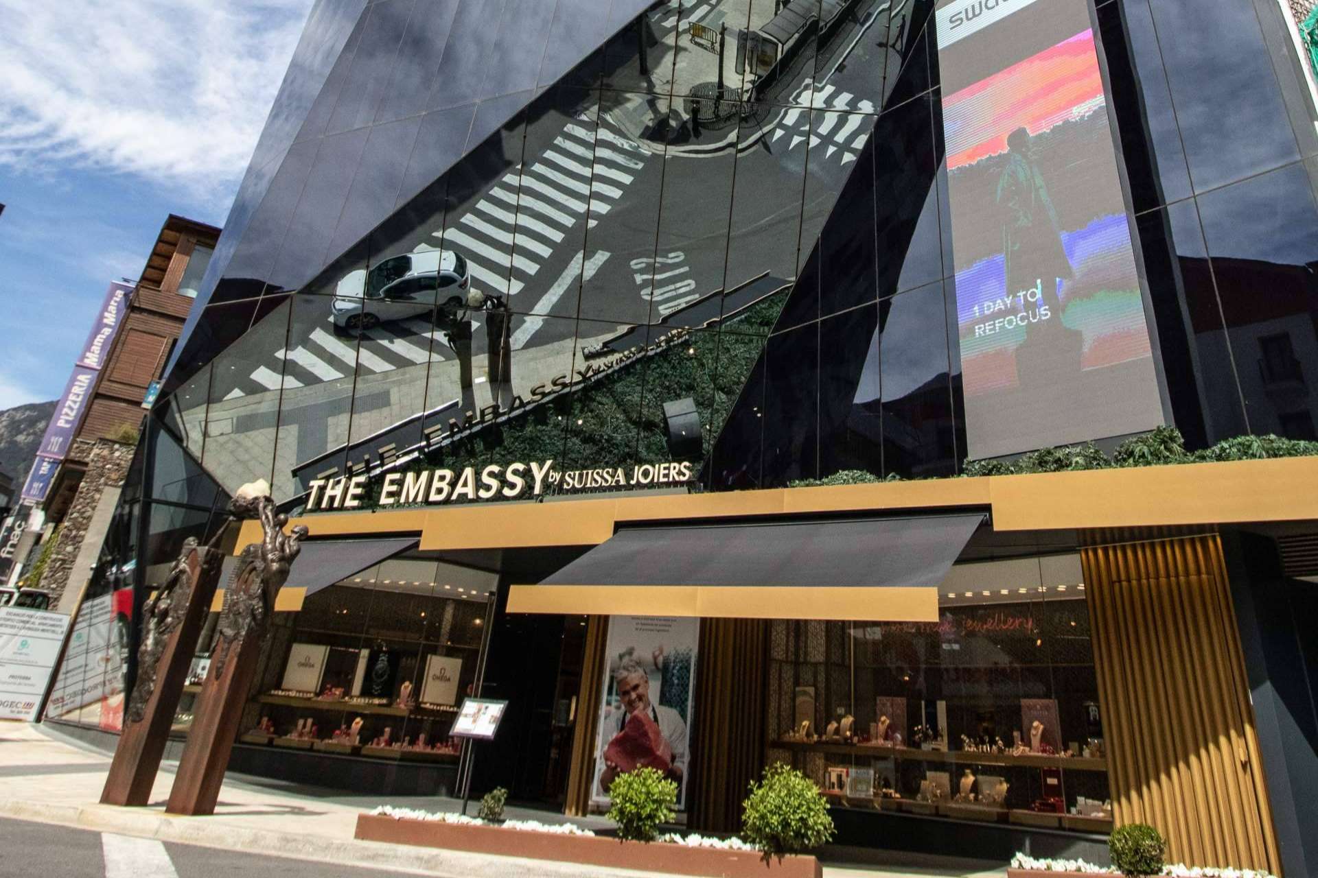 El lanzamiento de la revista de The Embassy Store