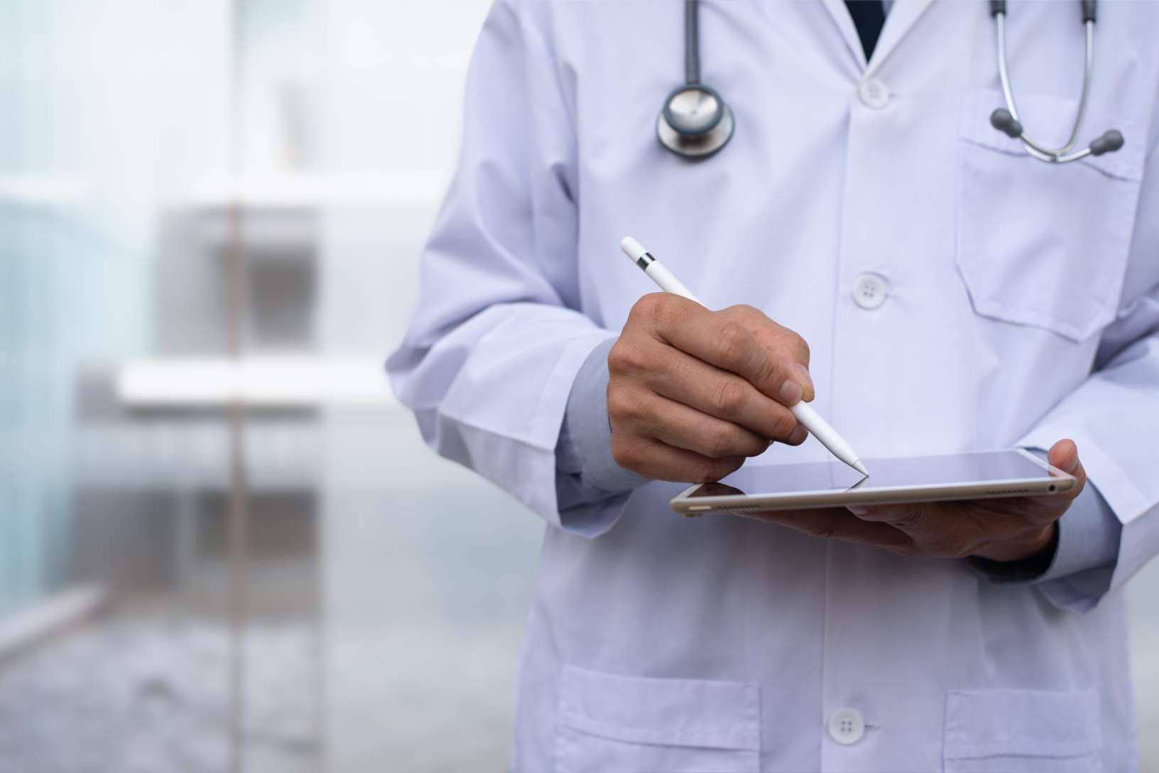 AFOE Formación ayuda a aprobar las oposiciones con cursos homologados para sanitarios