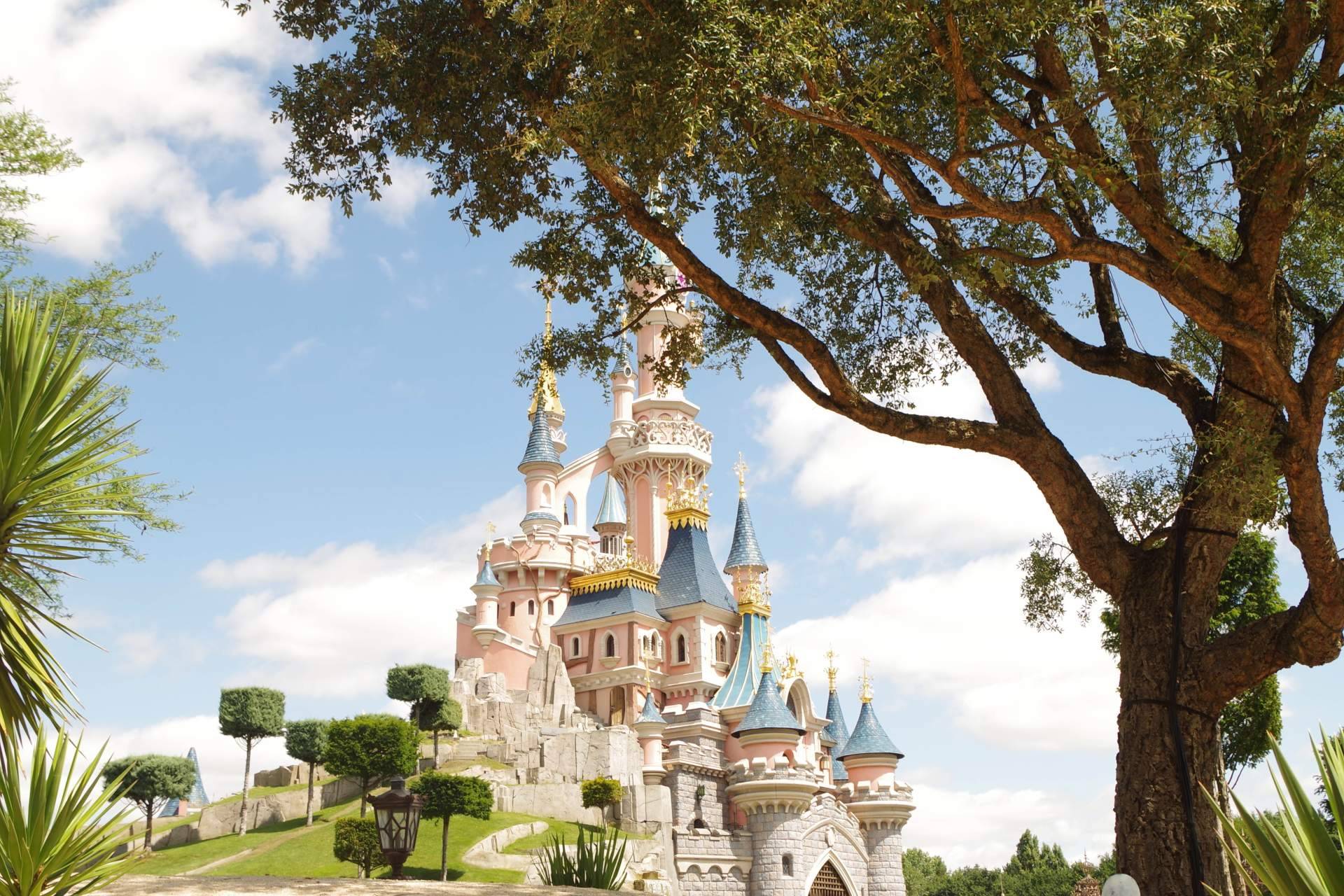Hacer un viaje a Disneyland París de manera segura con Coverontrip