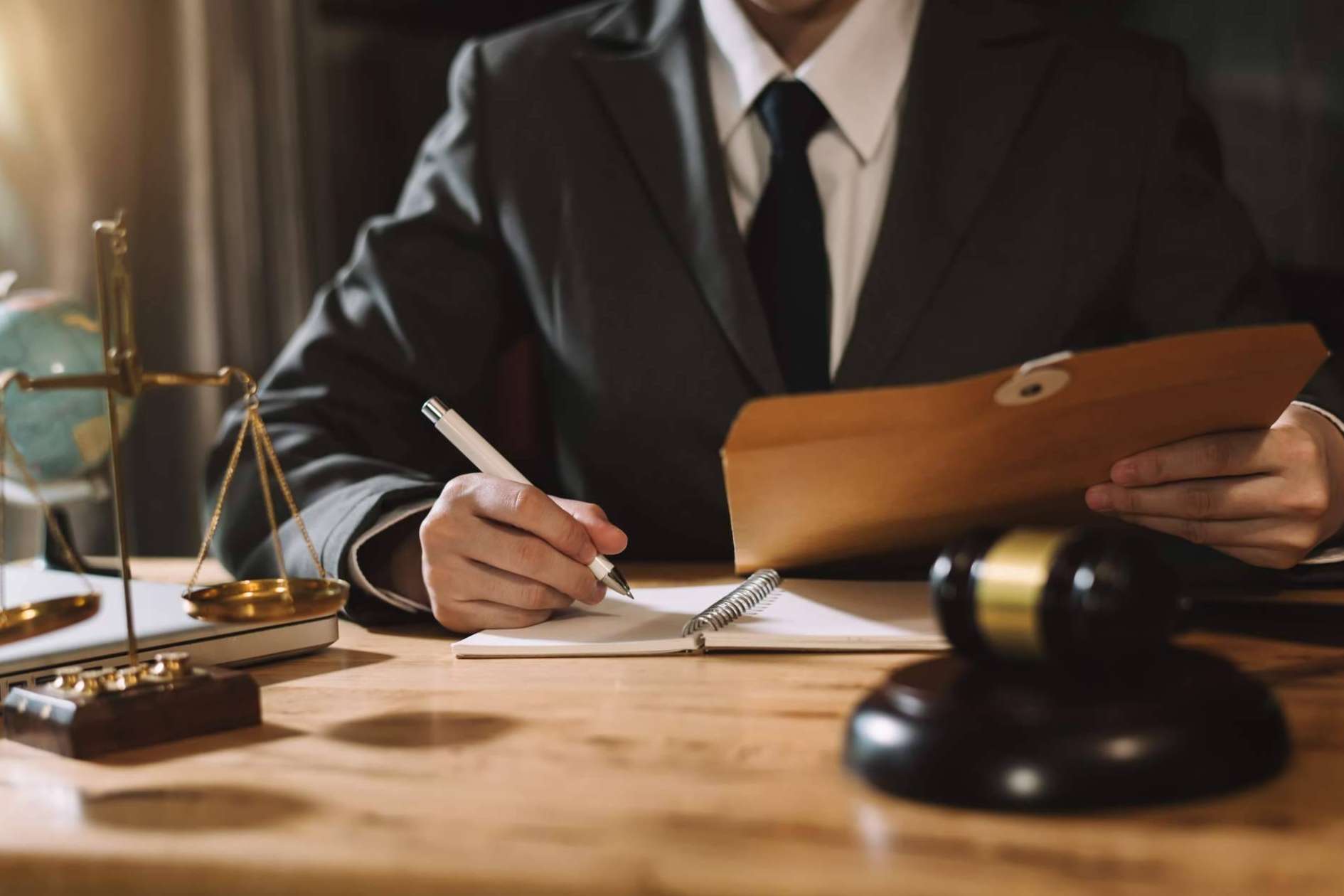 CTX Detectives Privados ofrece servicios de un detective privado para un despacho de abogados