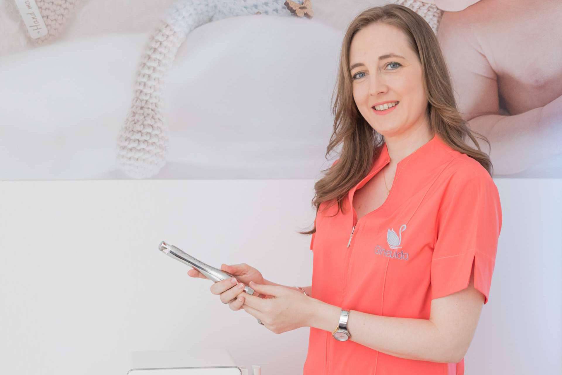 Tratamiento de láser vaginal de la mano de Ginevida