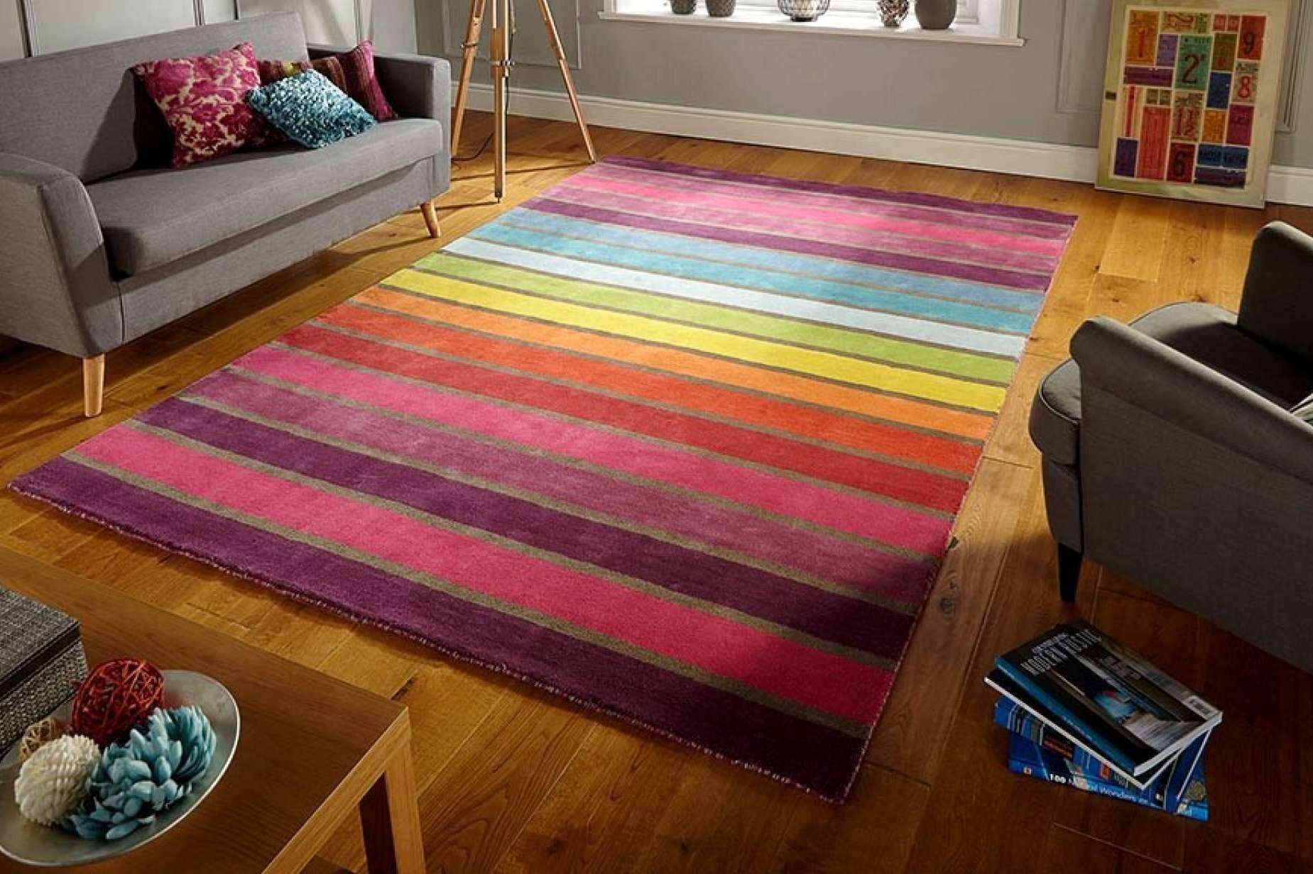 ¿Cuáles son los artículos en tendencia para la decoración de interiores? Alfombras modernas y lámparas de techo