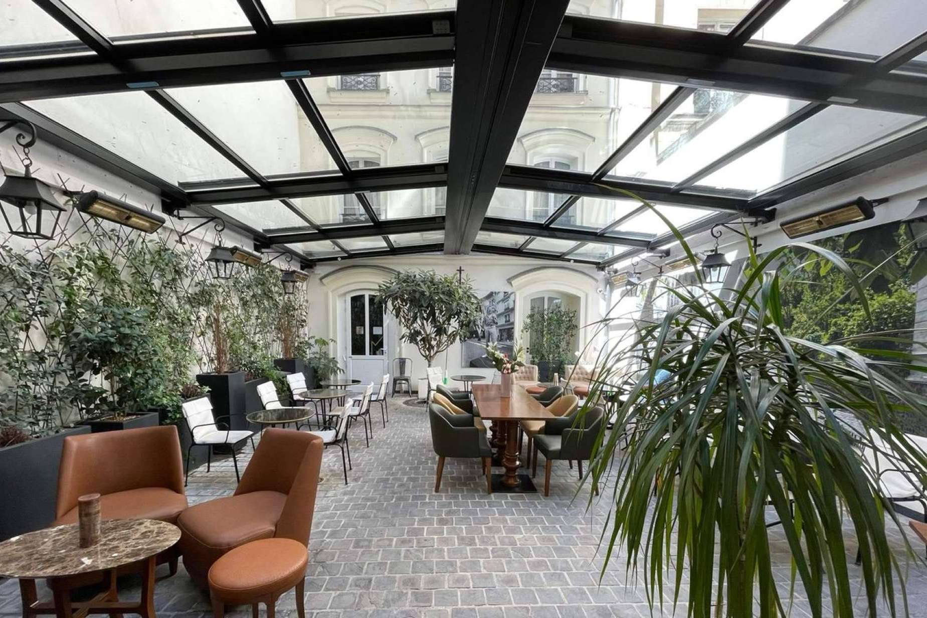 Las ventajas de instalar techos móviles para patios interiores, por Airclos