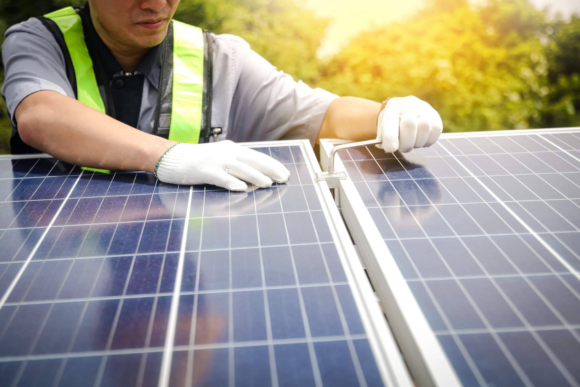 Acceder a subvenciones para placas solares con Elica Ingenieros