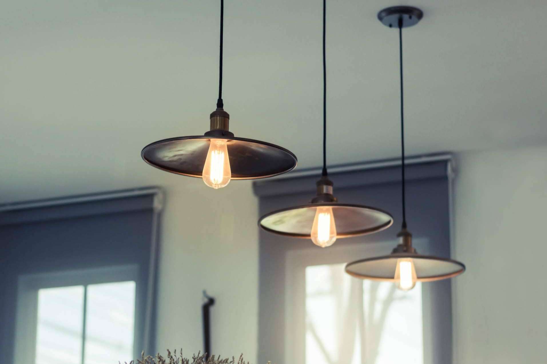 Ledeco Iluminación ofrece lámparas colgantes de diferentes estilos para decorar las estancias