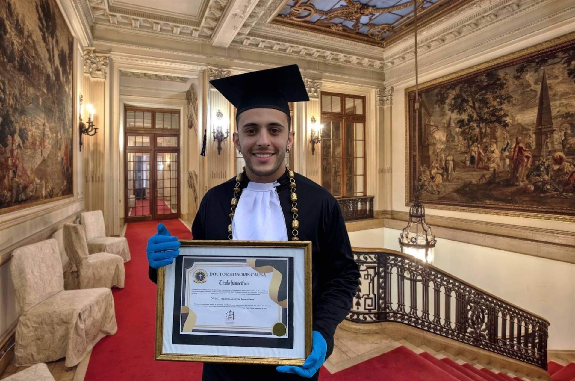 Mauricio Severo ha recibido el título de Dr. Honoris Causas