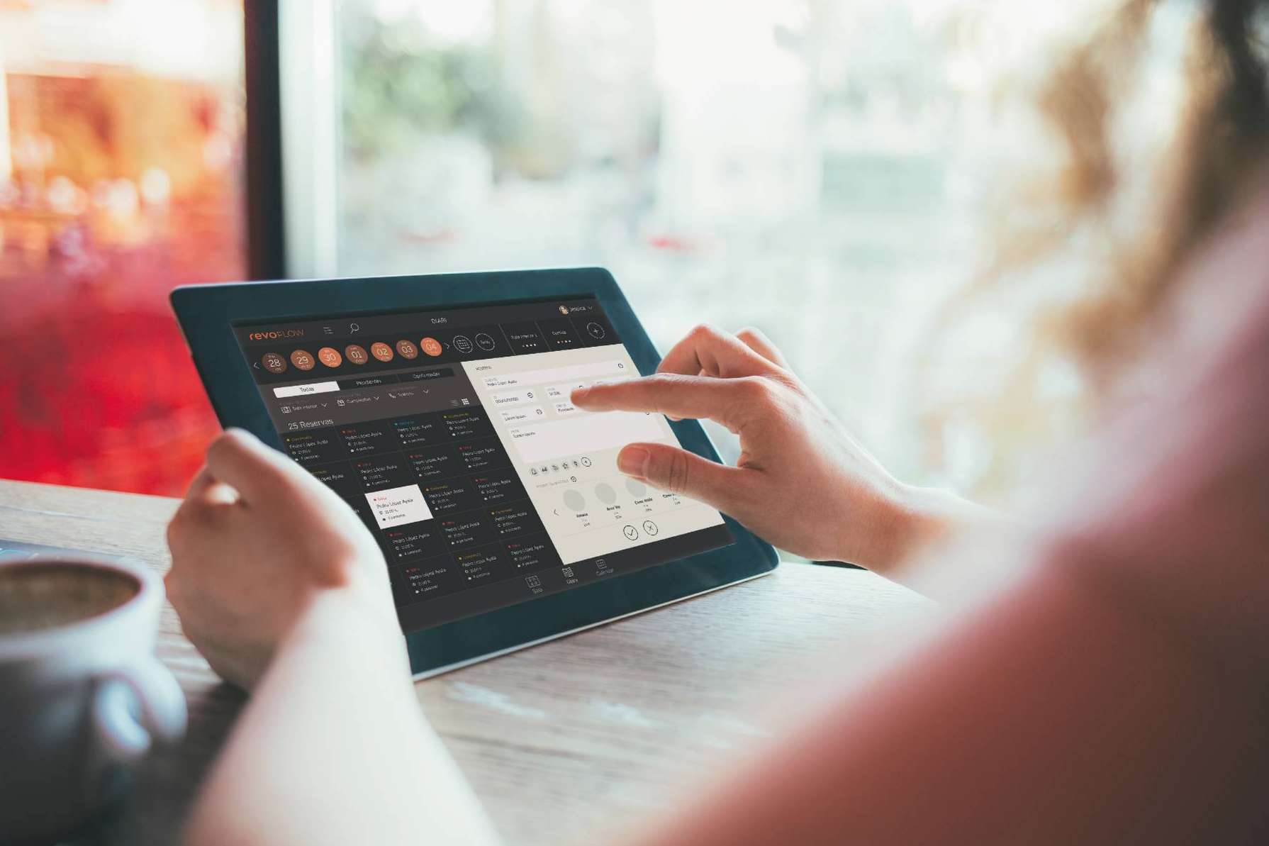 Gestionar las reservas para un restaurante con la app REVO Flow