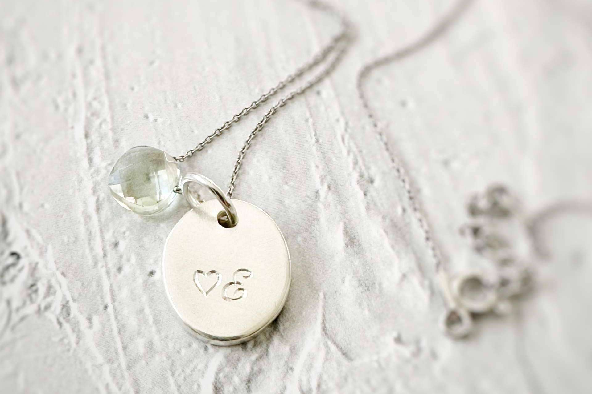 Las joyas especiales y originales de la marca Dejando Huella ideales para regalar o autoregalarse
