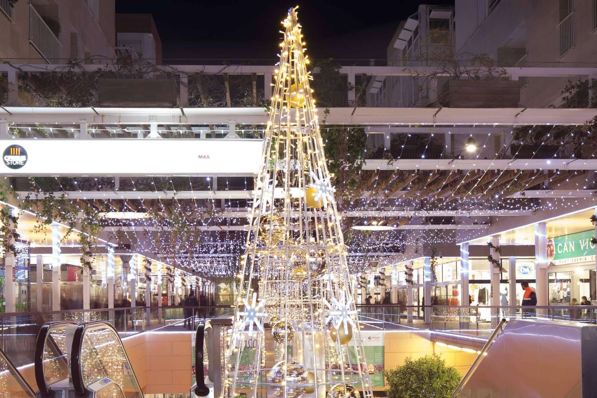 El Paseo Comercial de El Pallol se vuelve más solidario gracias a los reusenses