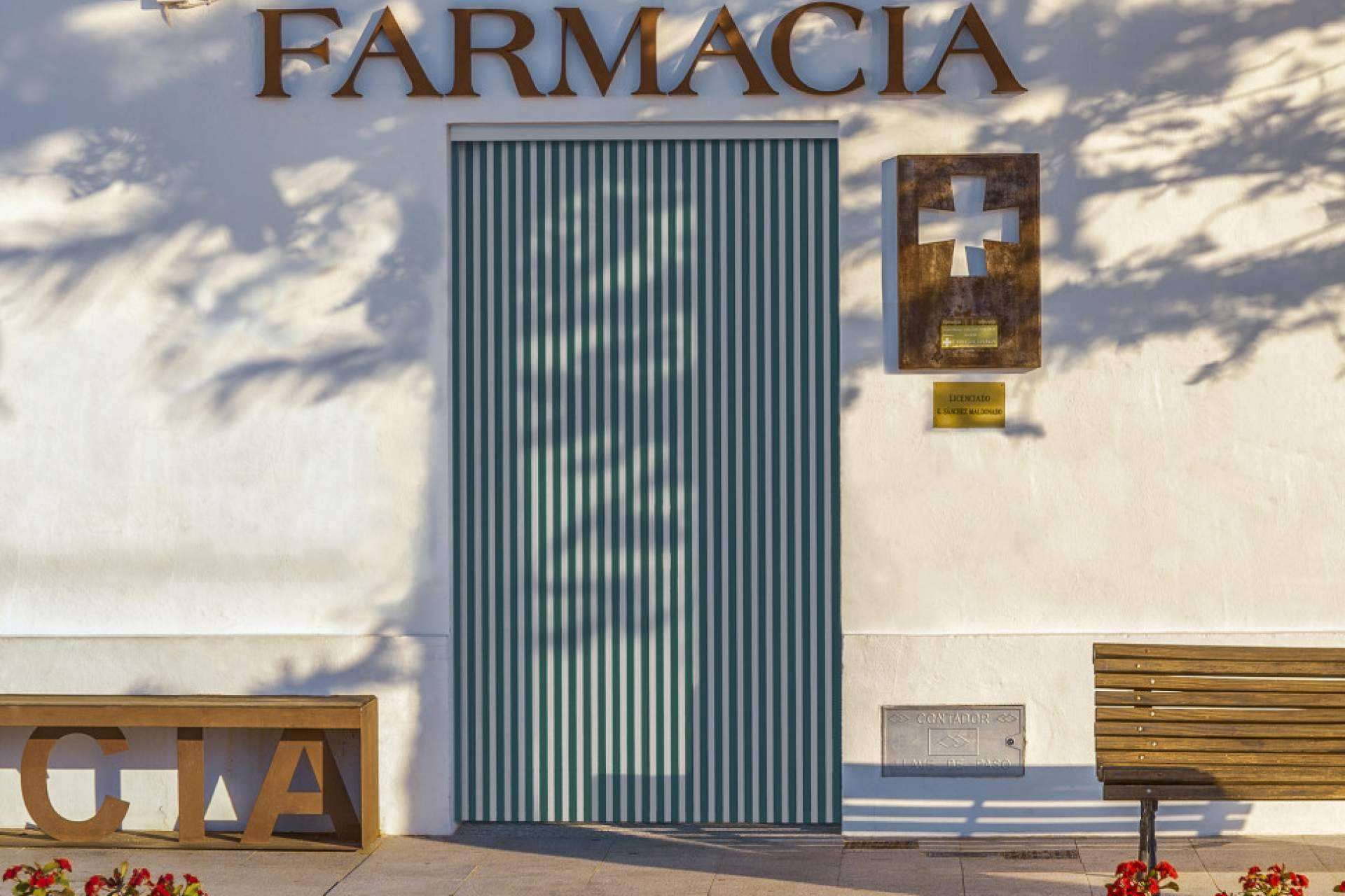La solución decorativa y económica que ofrece Mosquiteras Baratas para impedir la entrada de insectos, las cortinas antimoscas