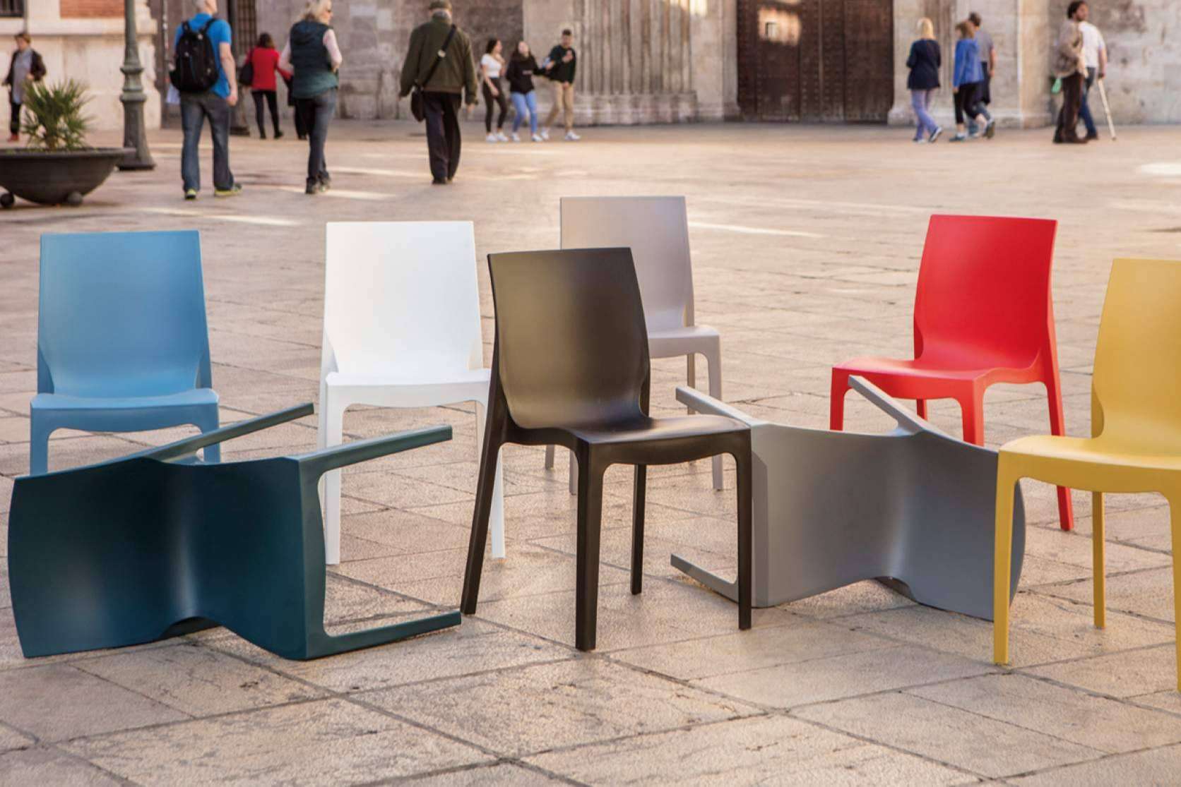 Sillas de resina, la solución estética y económica que ofrece Muebles-Hostelería