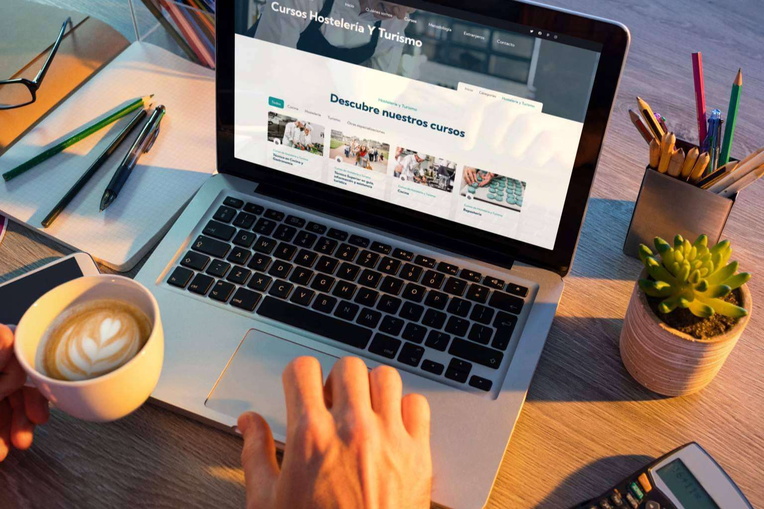 Los cursos para trabajar en España que ofrece el Instituto de Estudios y Empleo