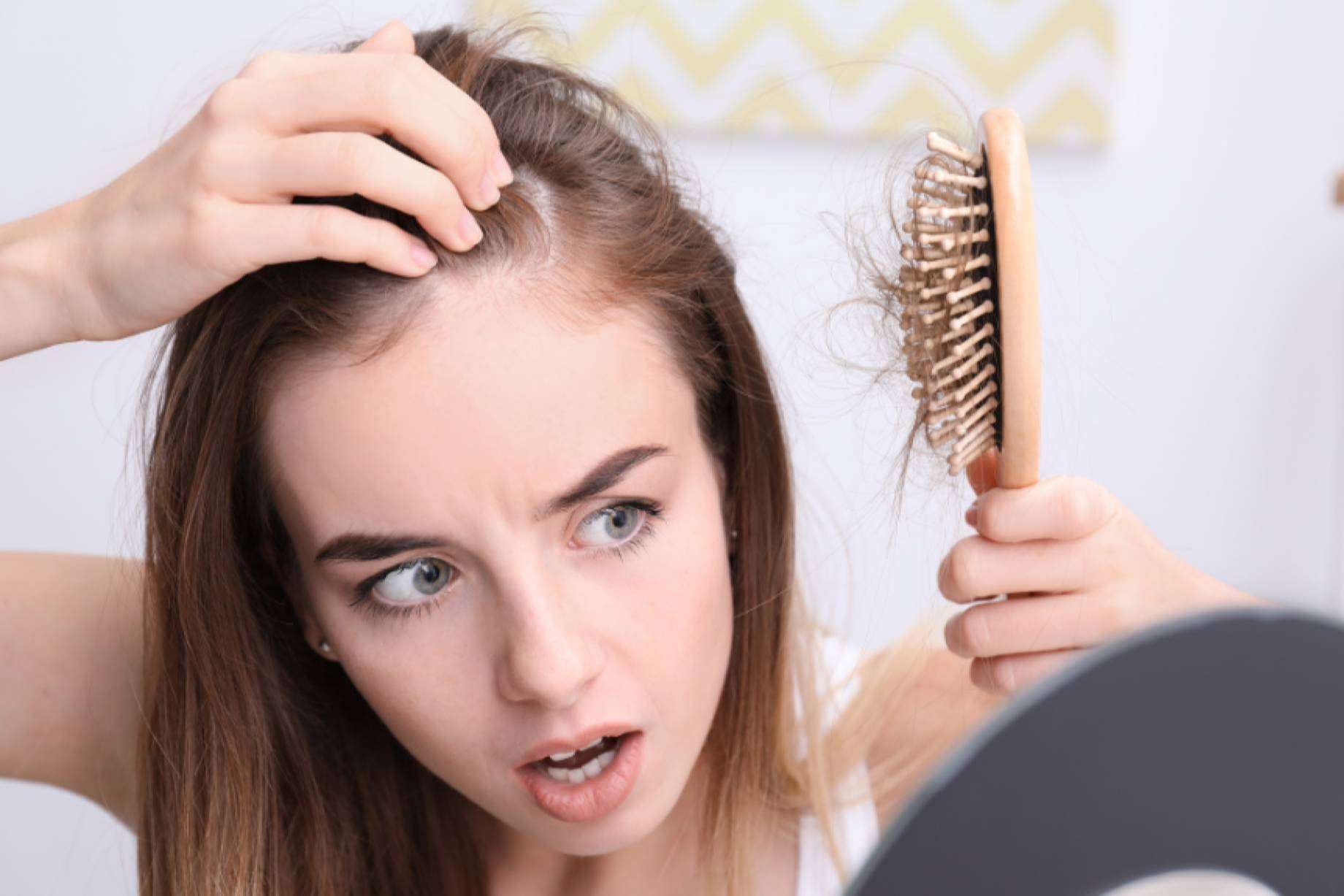Estimular el crecimiento del cabello y frenar la calvicie con el tratamiento intensivo de Kmax