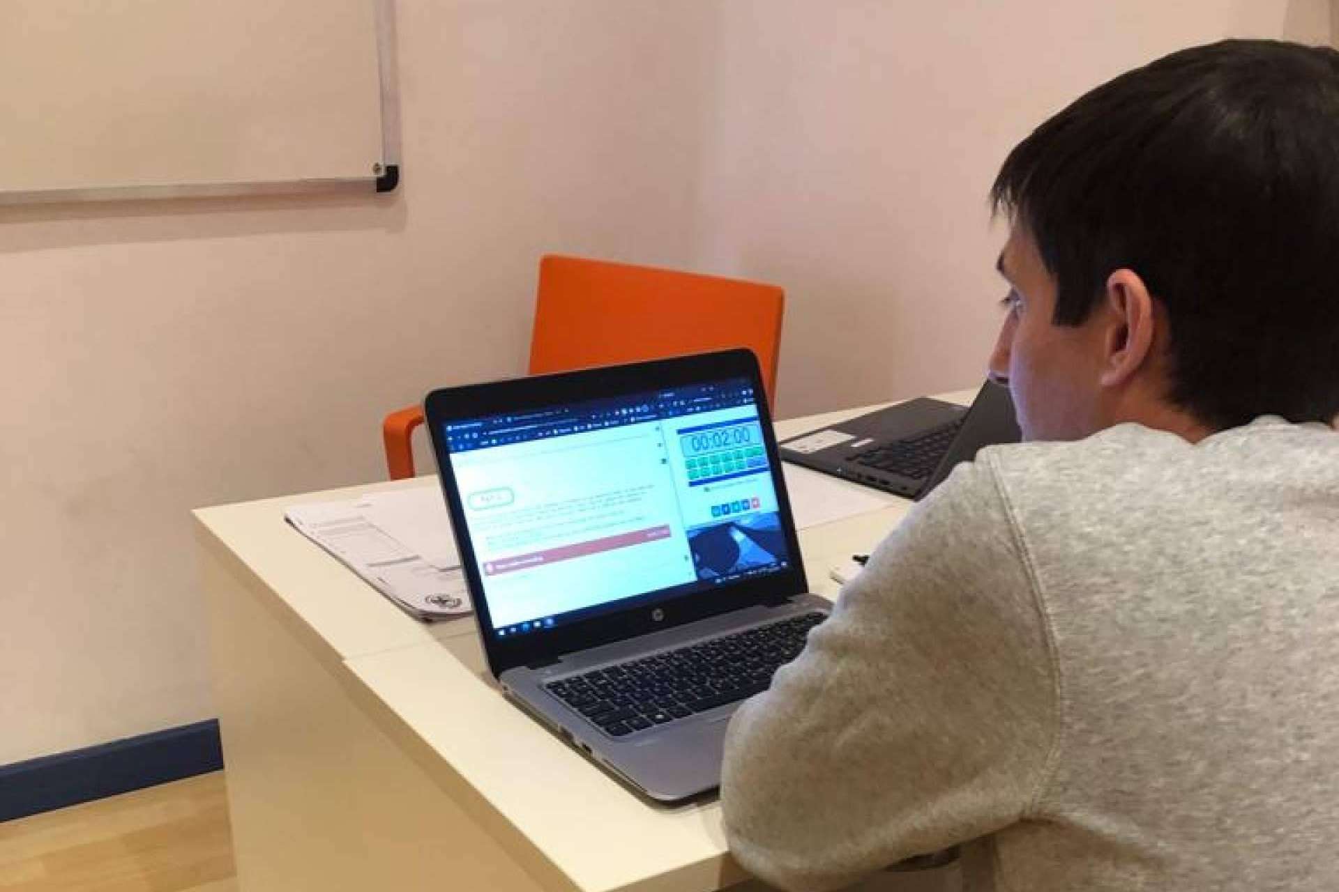 El título oficial de inglés Examen Aptis se puede conseguir en 4 meses