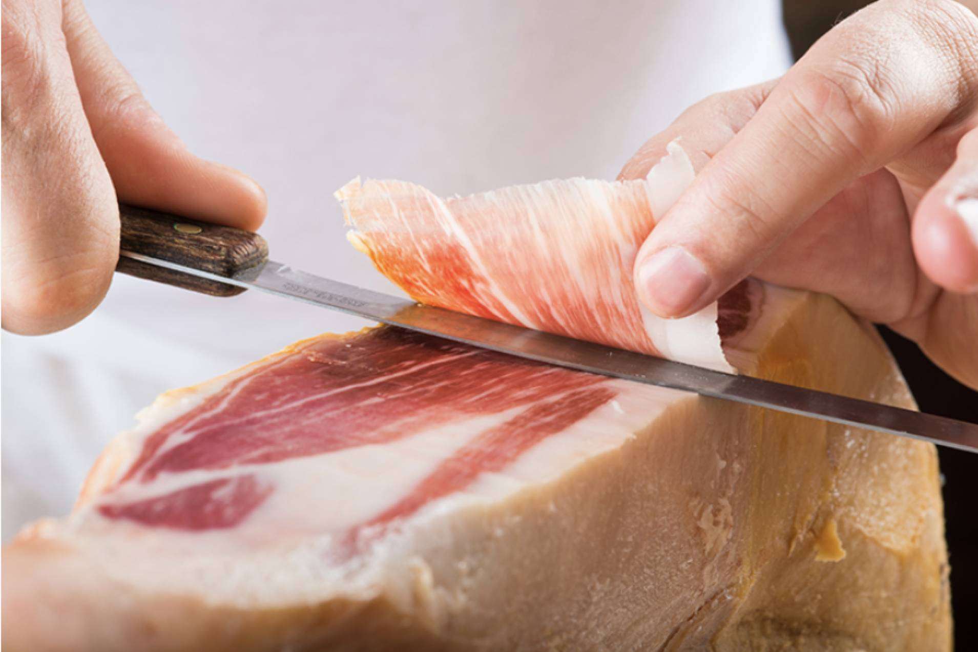 Soluciones personalizadas de afilado, utillaje y mobiliario para profesionales del retail alimentario de la mano de Utistil
