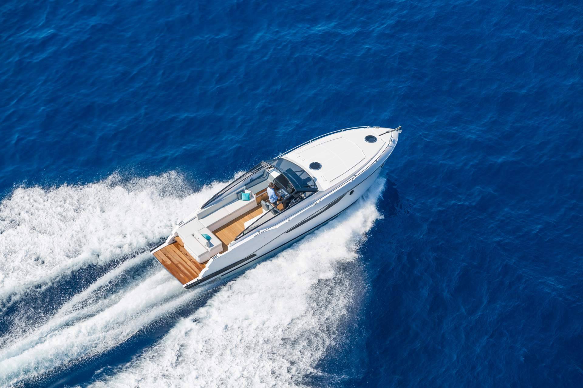 Conocer las opciones de alquiler completo o por plazas para navegar en barco