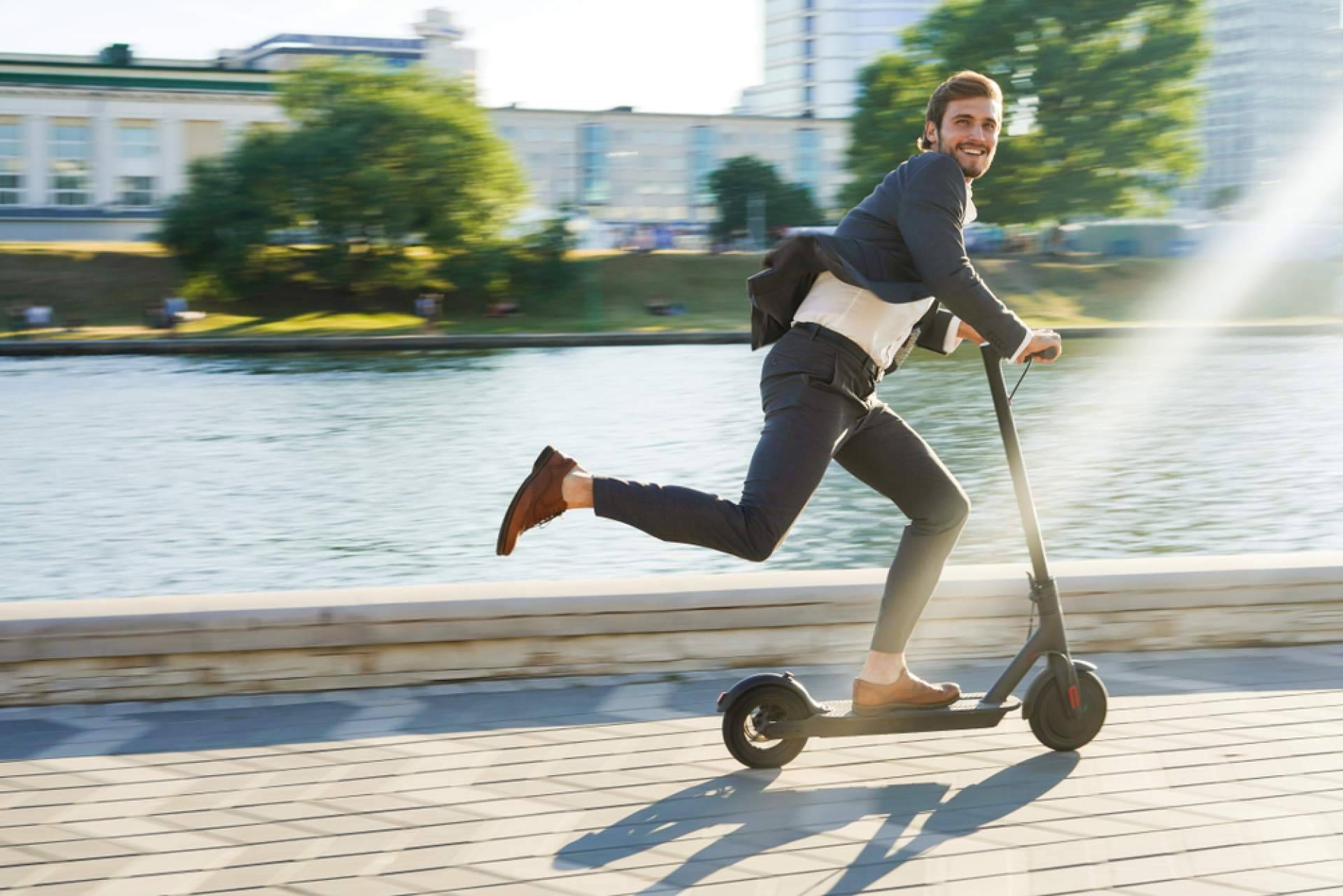 Los diversos beneficios de optar por patinetes eléctricos reacondicionados, con rhyde
