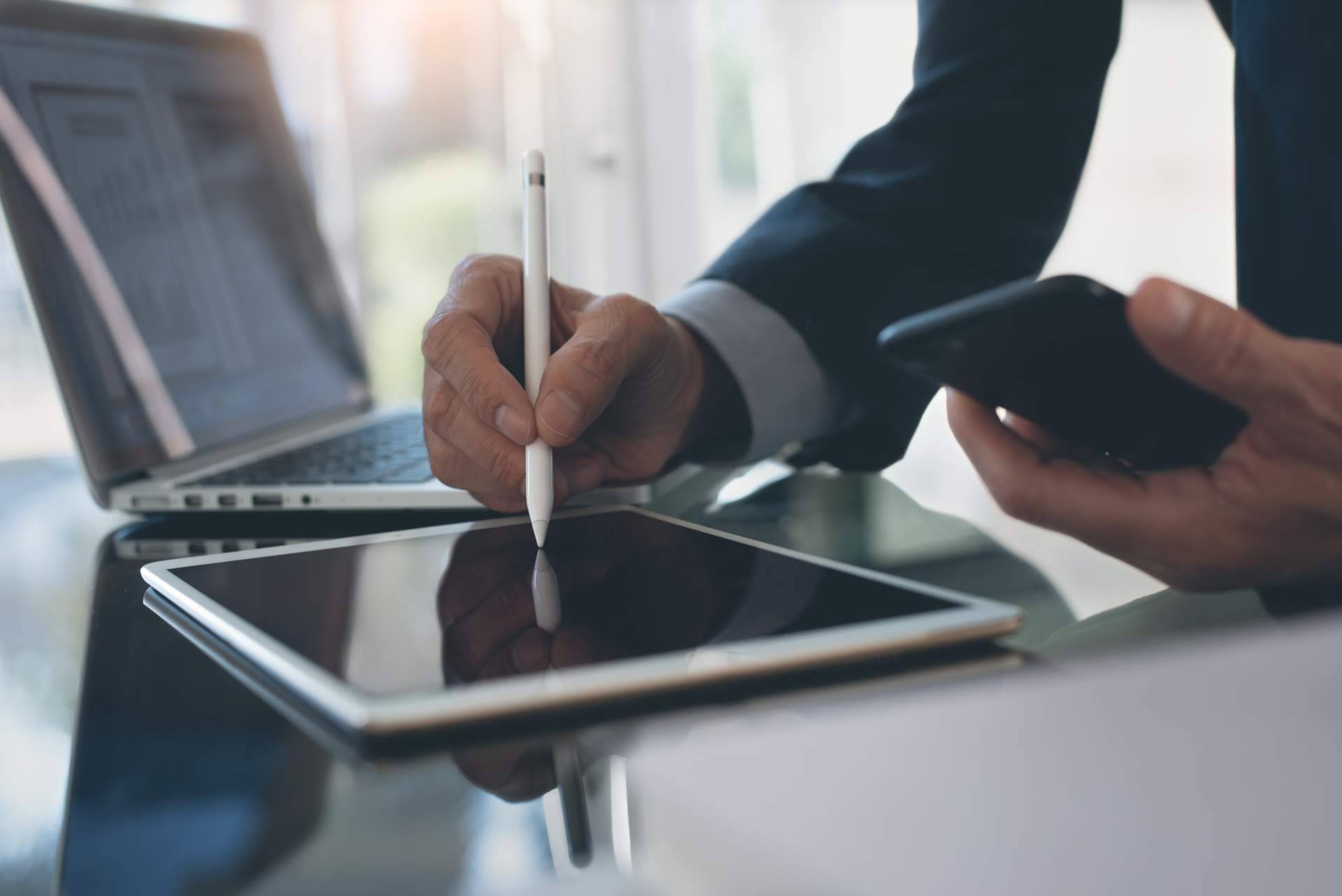 Con SIGNply se puede firmar PDFs de trabajo electrónicamente
