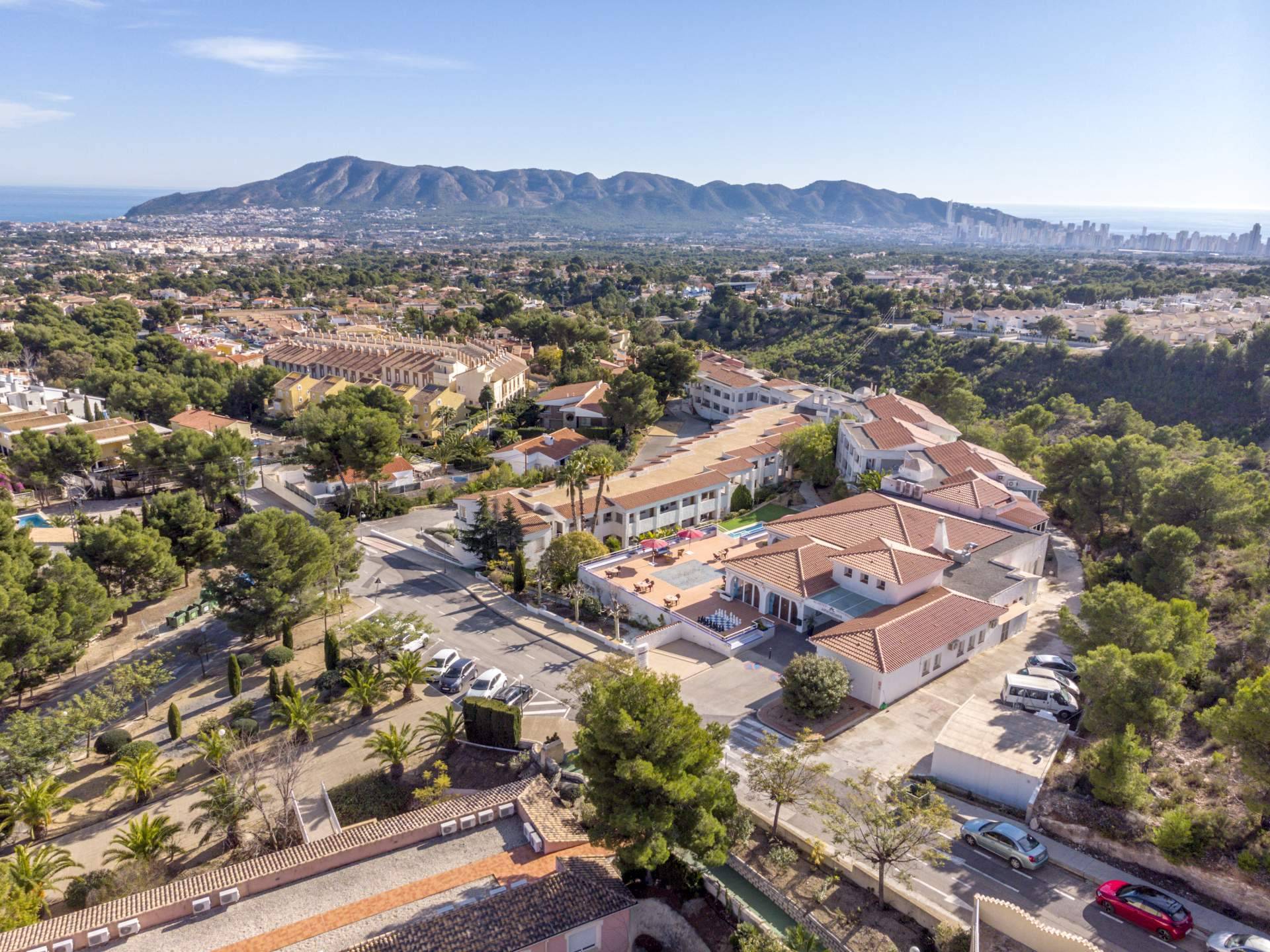 Angomed Senior Living dispone de la residencia Montebello, situada en una zona privilegiada, cerca del mar y de la montaña