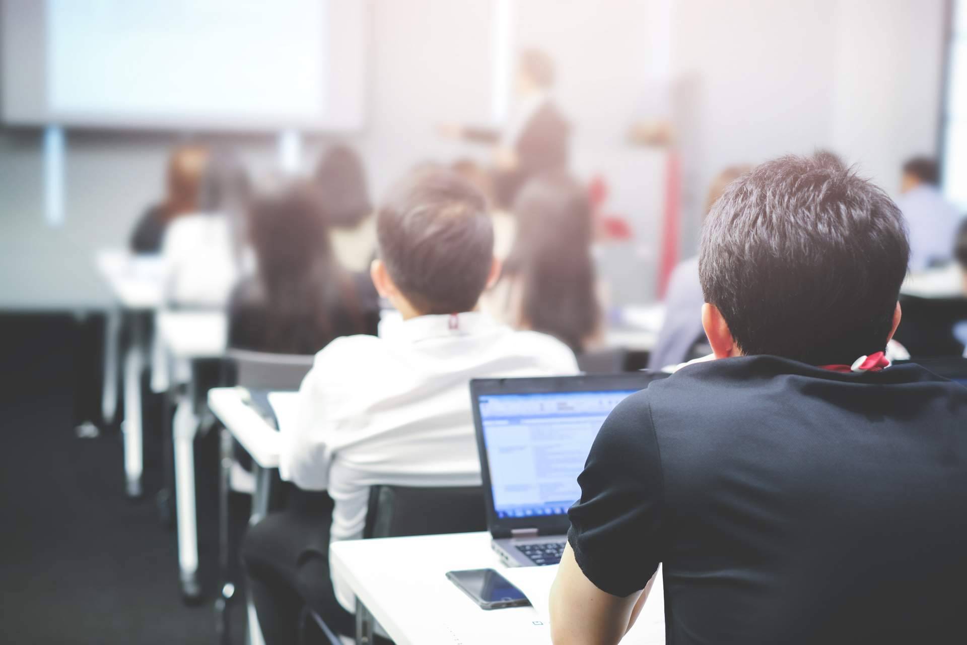 Constanza Business & Protocol School ofrece una formación con salida mercado laboral