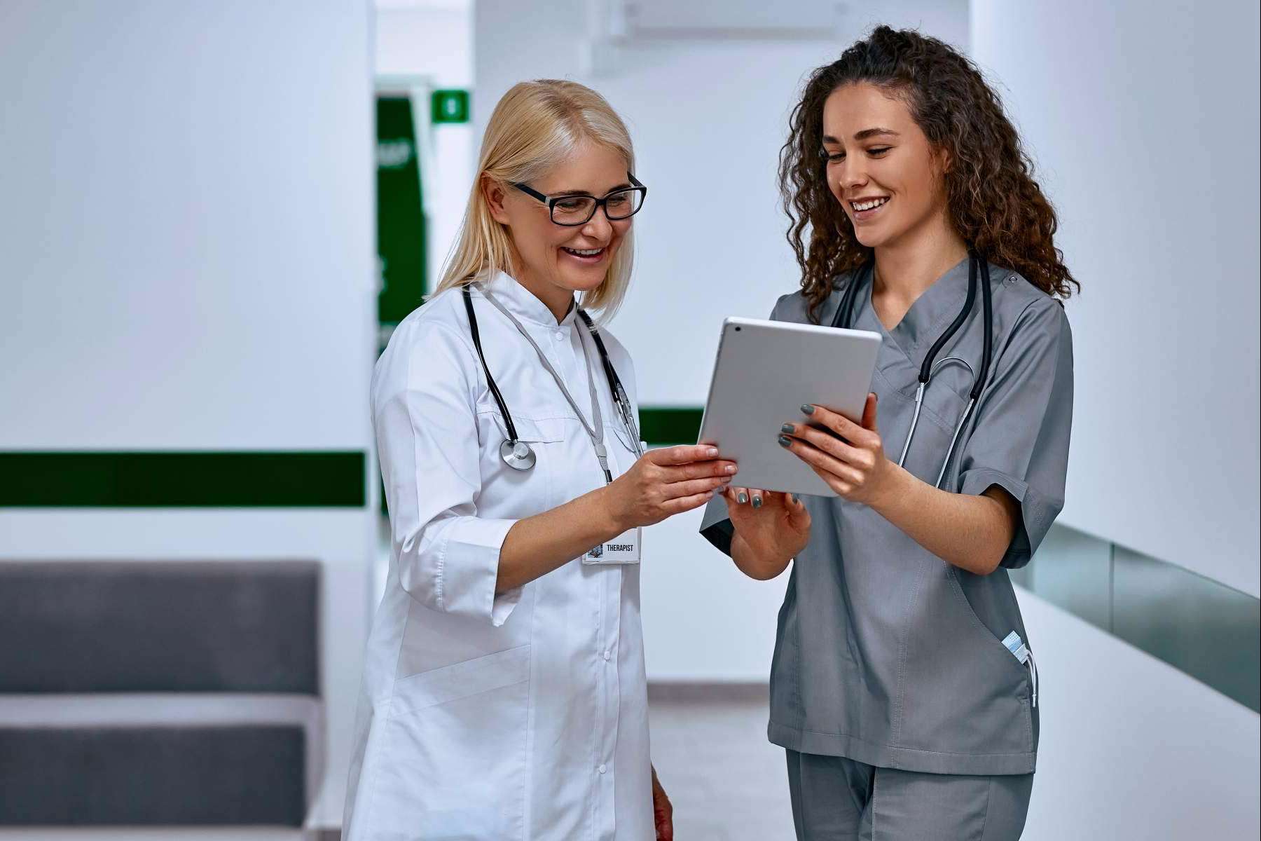 ResidentLive, la clínica que ofrece implantes dentales con soluciones personalizadas