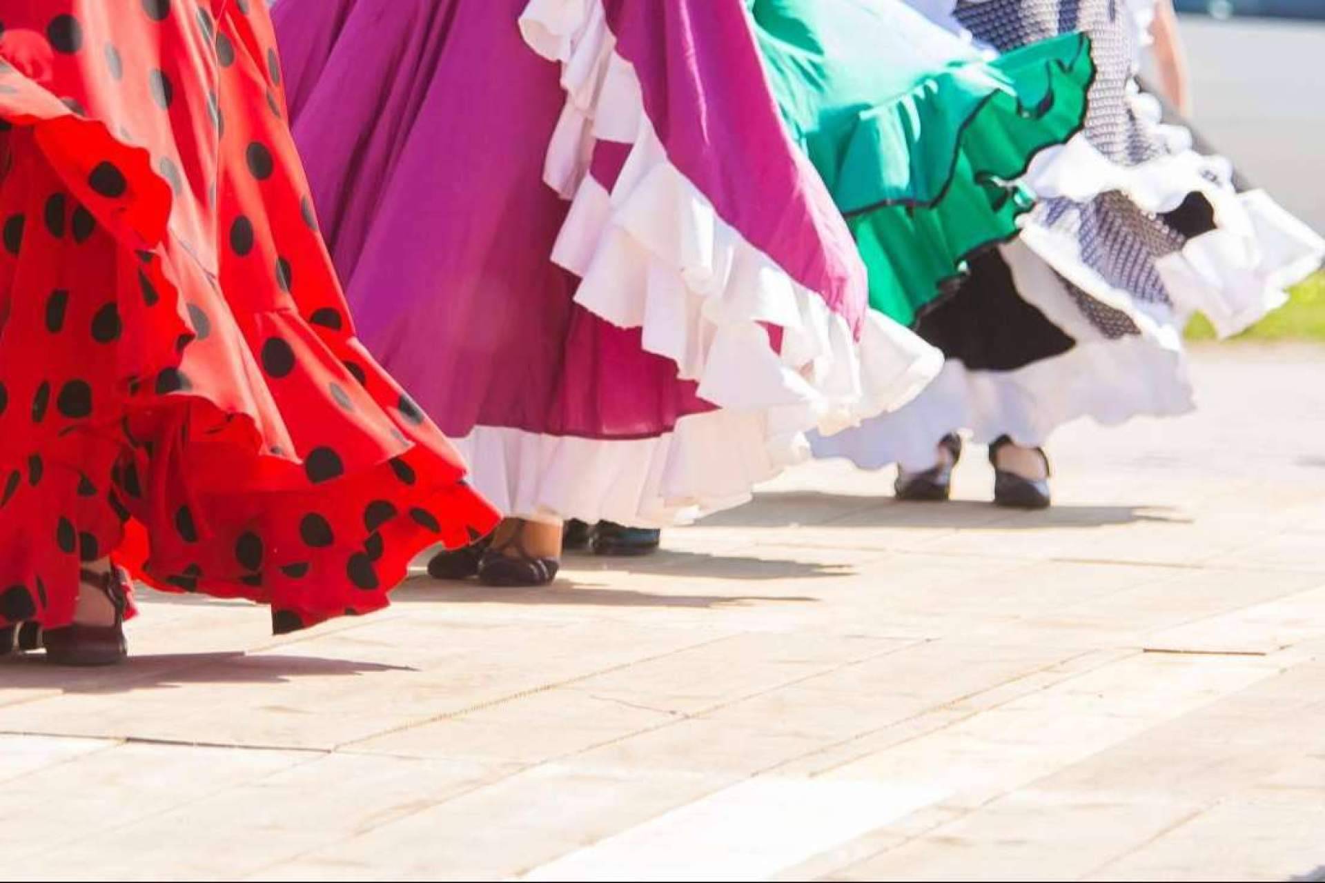 Tendencias en trajes de flamenca 2023 con Viva La Feria