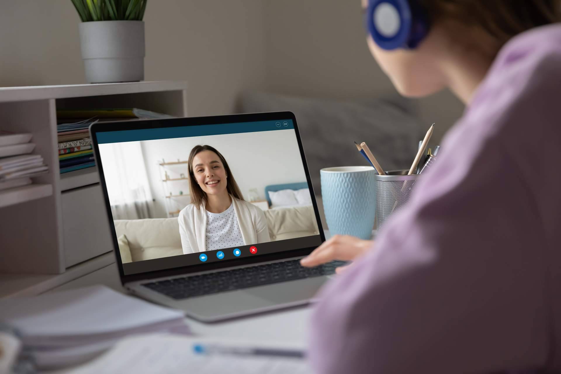 ¿Cómo aprender idiomas online desde casa? Euroidiomas