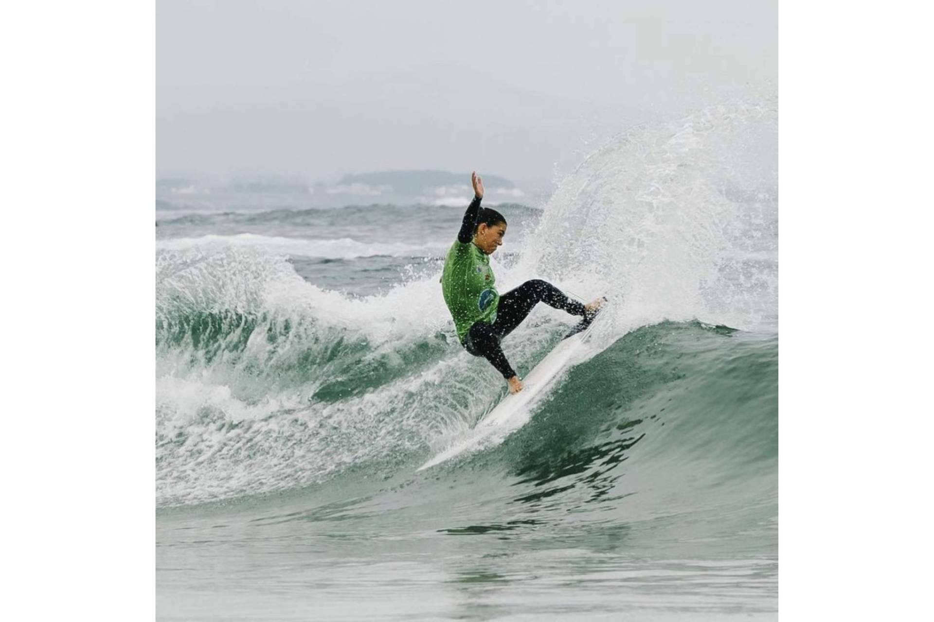 Bioksan se ocupa de esponsorizar a la surfista española de élite, Lucía Machado