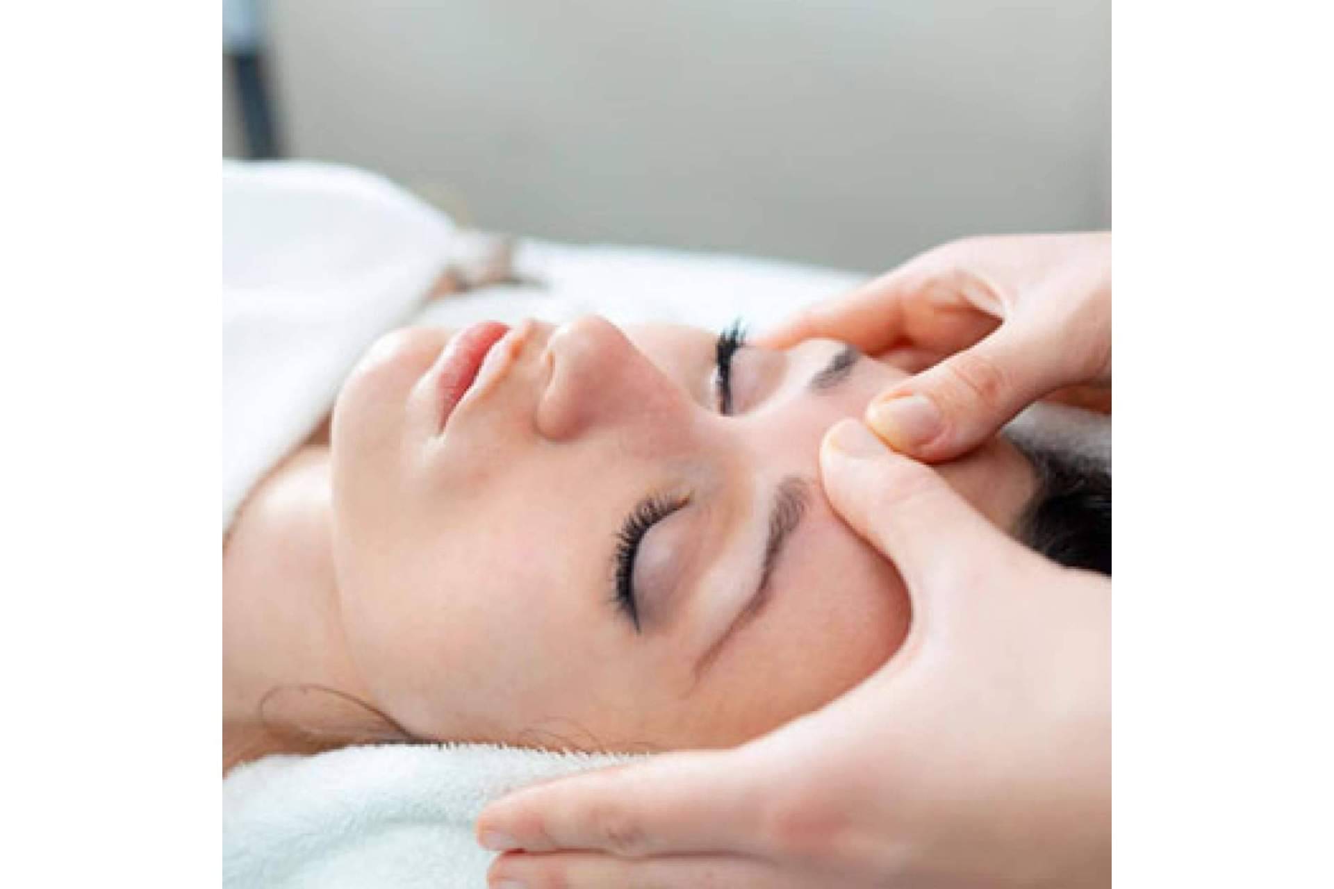 ¿Qué beneficios aporta el hacer de forma presencial los cursos de estética profesional y maquillaje con Vicky Moraleda?