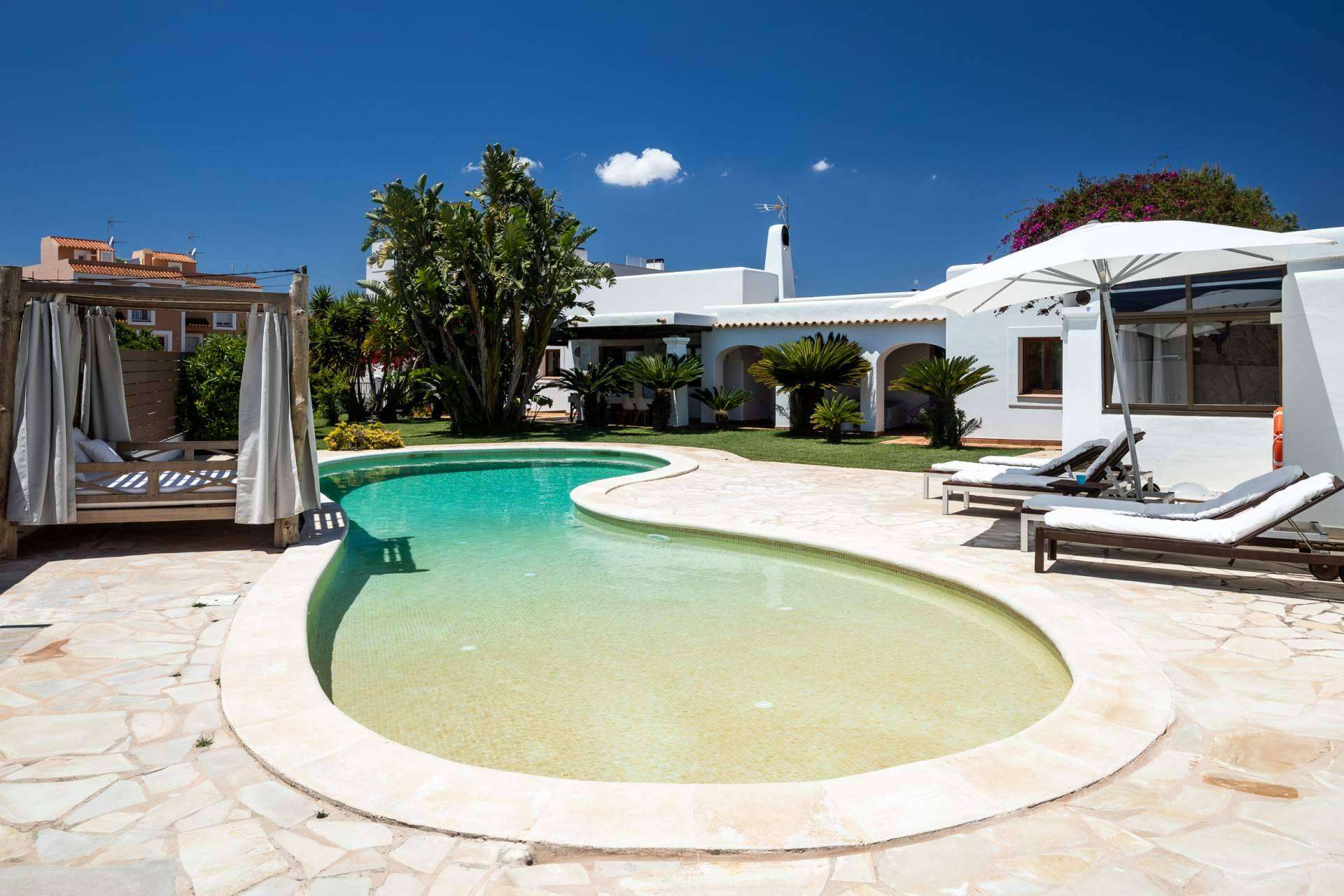 Las posibilidades y ventajas de visitar Ibiza en invierno, por Can Corda