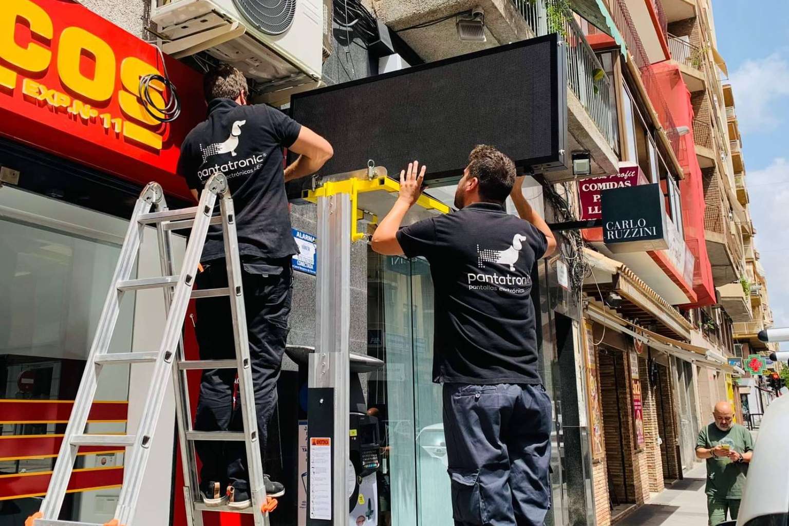 Beneficios de las banderolas LED, con Pantatronic