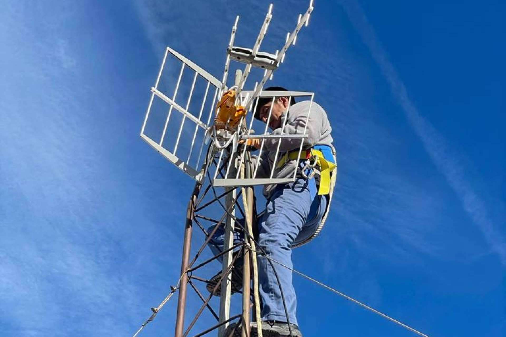 Antenistas Valencia de Savelec para la ampliación de señal de teléfono móvil