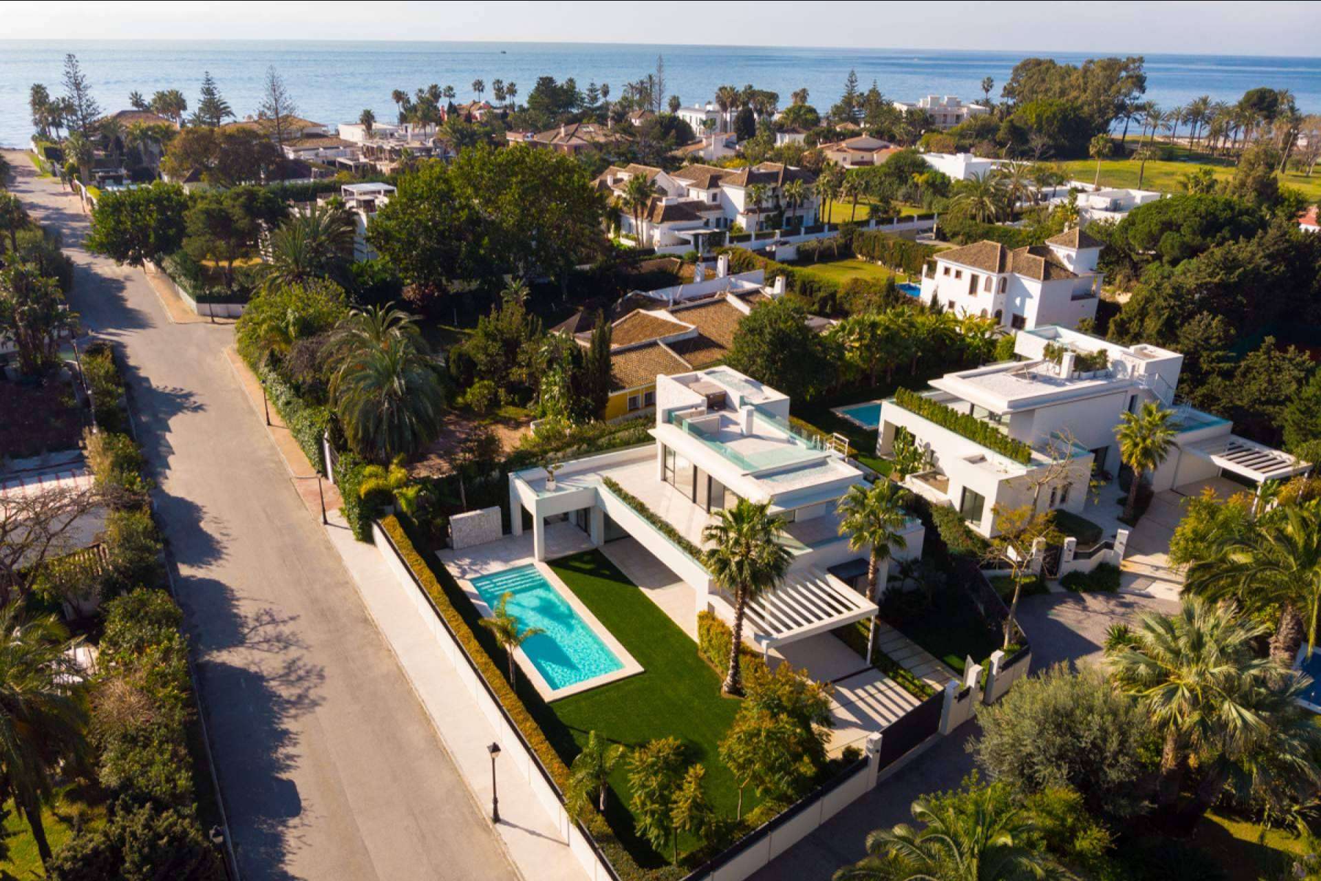 Viviendas de lujo en primera línea de mar en Marbella y la Costa del Sol con Zeuthen & Company