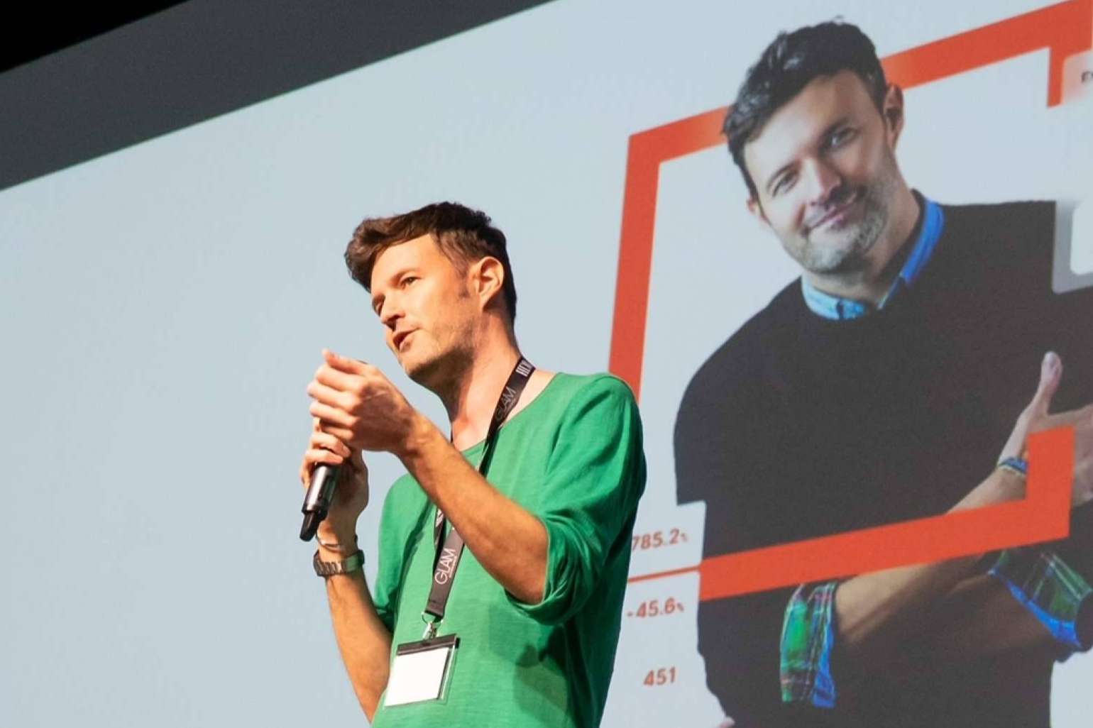 El emprendedor y marketer digital que logra millones en seis meses es Cristian Aguado Lizondo